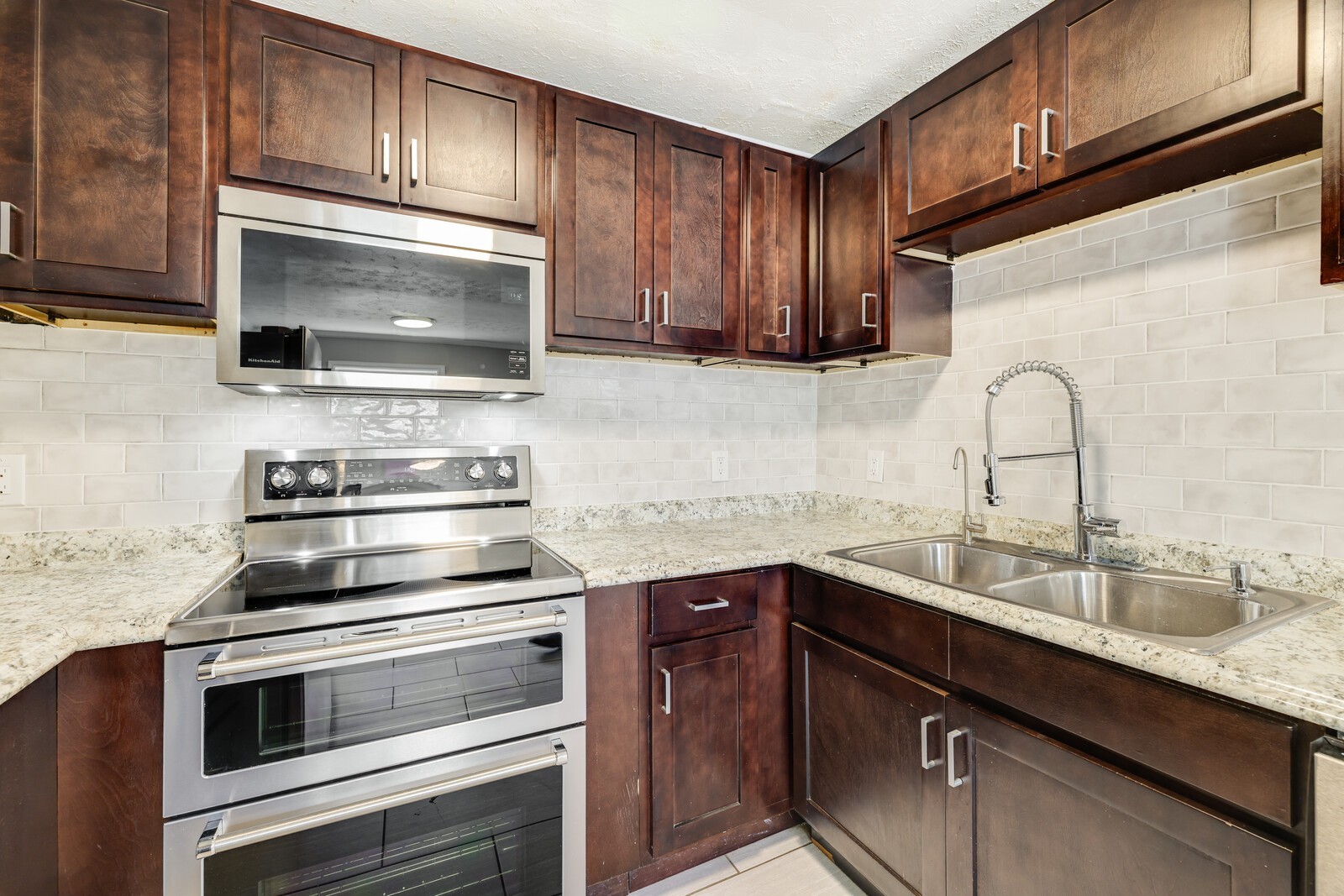 Enjoy an updated kitchen with double ovens
