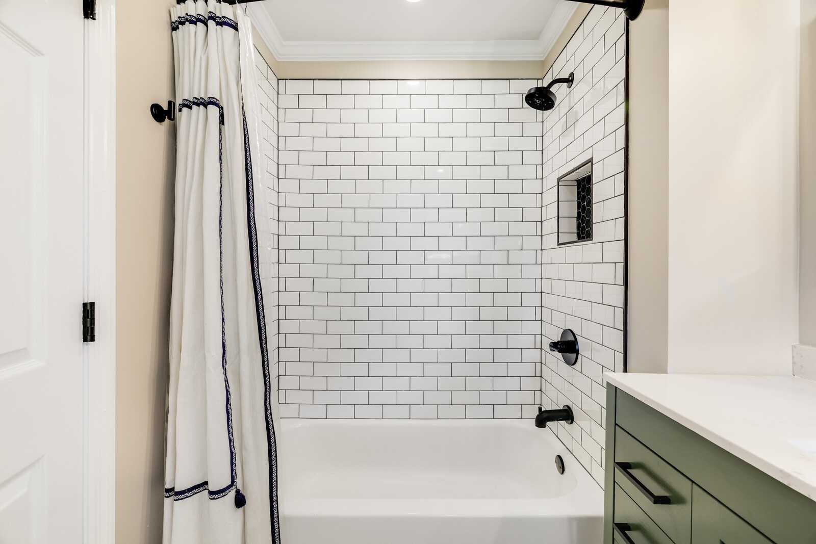 Modern and fresh in the primary bathroom