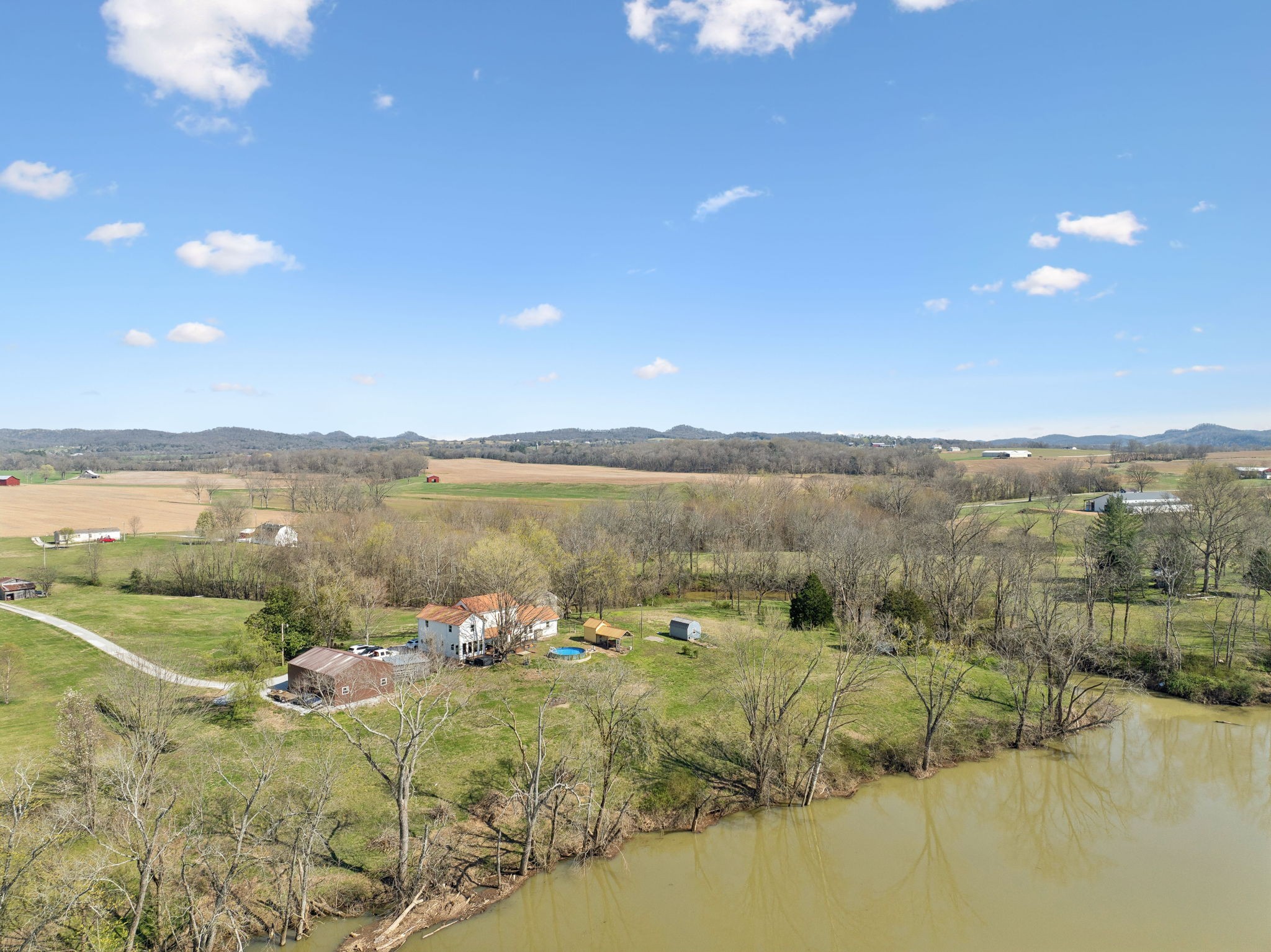 20 Bledsoe Borough Ln, Riddleton, TN 37151