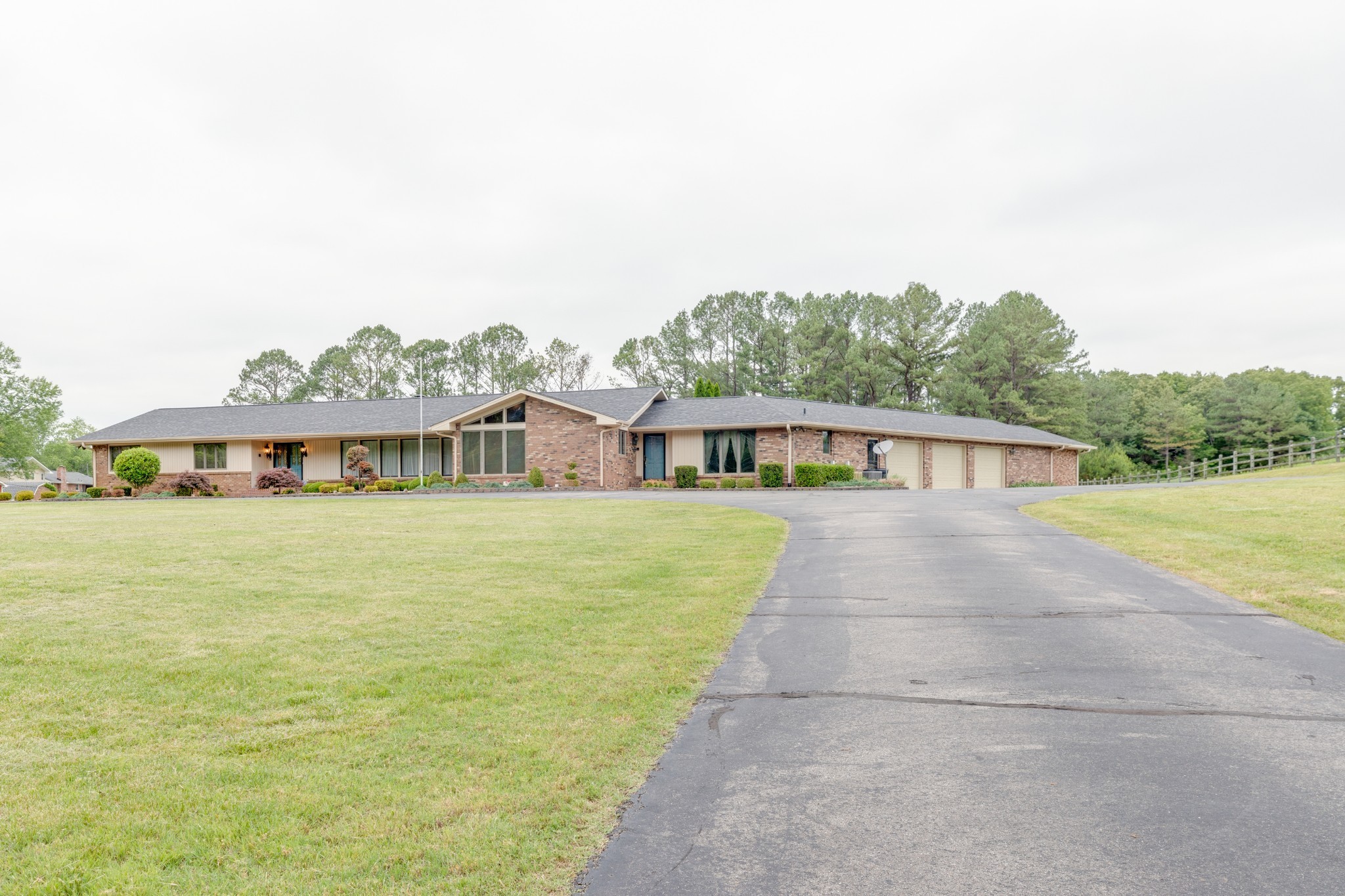 4498 Highway 47 , Charlotte, TN 37036