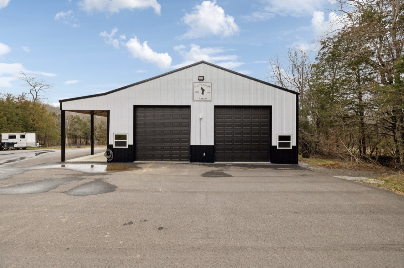 1011 St John Rd, Lascassas, TN 37085