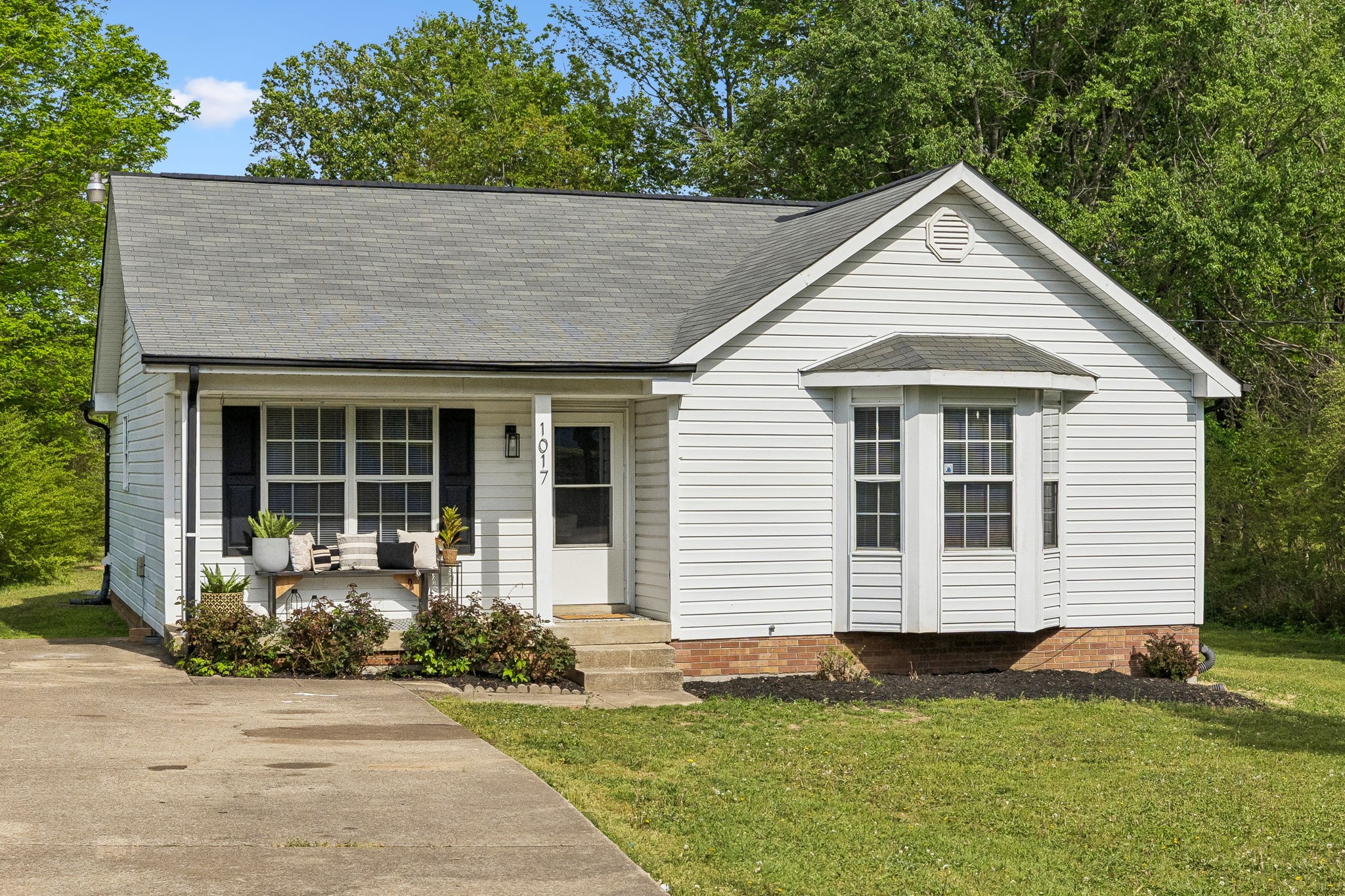 1017 Preston Dr, Burns, TN 37029