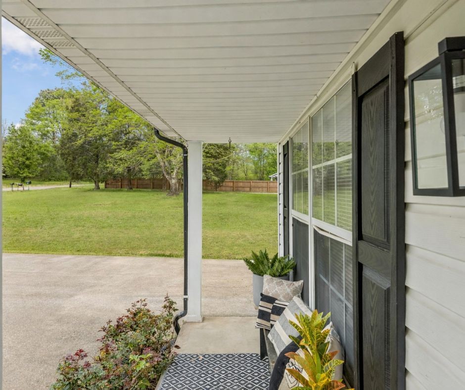 1017 Preston Dr, Burns, TN 37029