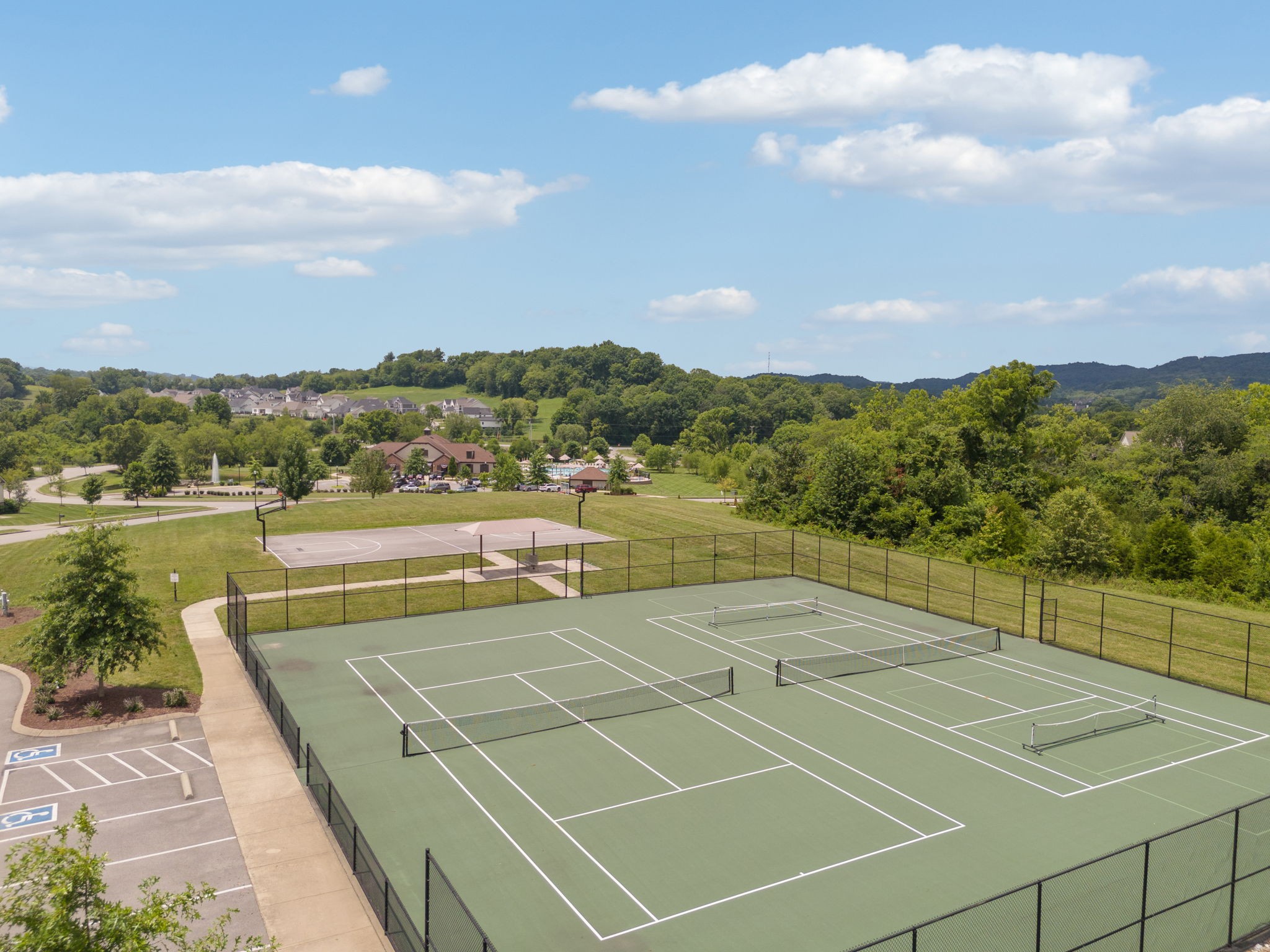 7060 Crimson Leaf Ln, College Grove, TN 37046