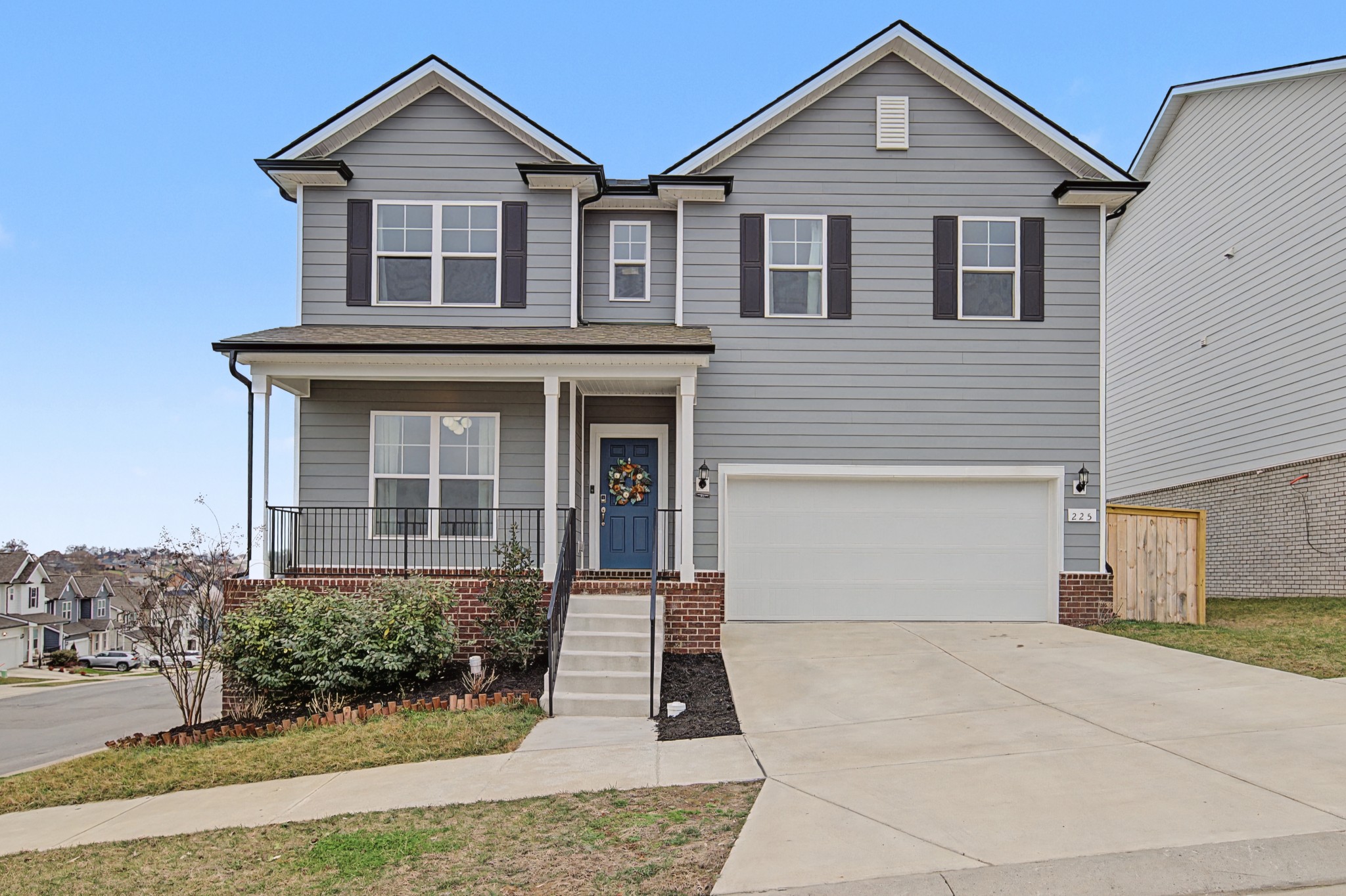 225 Oasis Dr, La Vergne, TN 37086