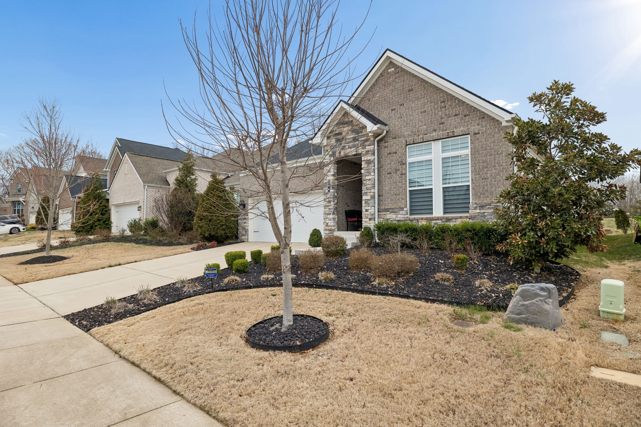 206 Woodhall Ct, White House, TN 37188