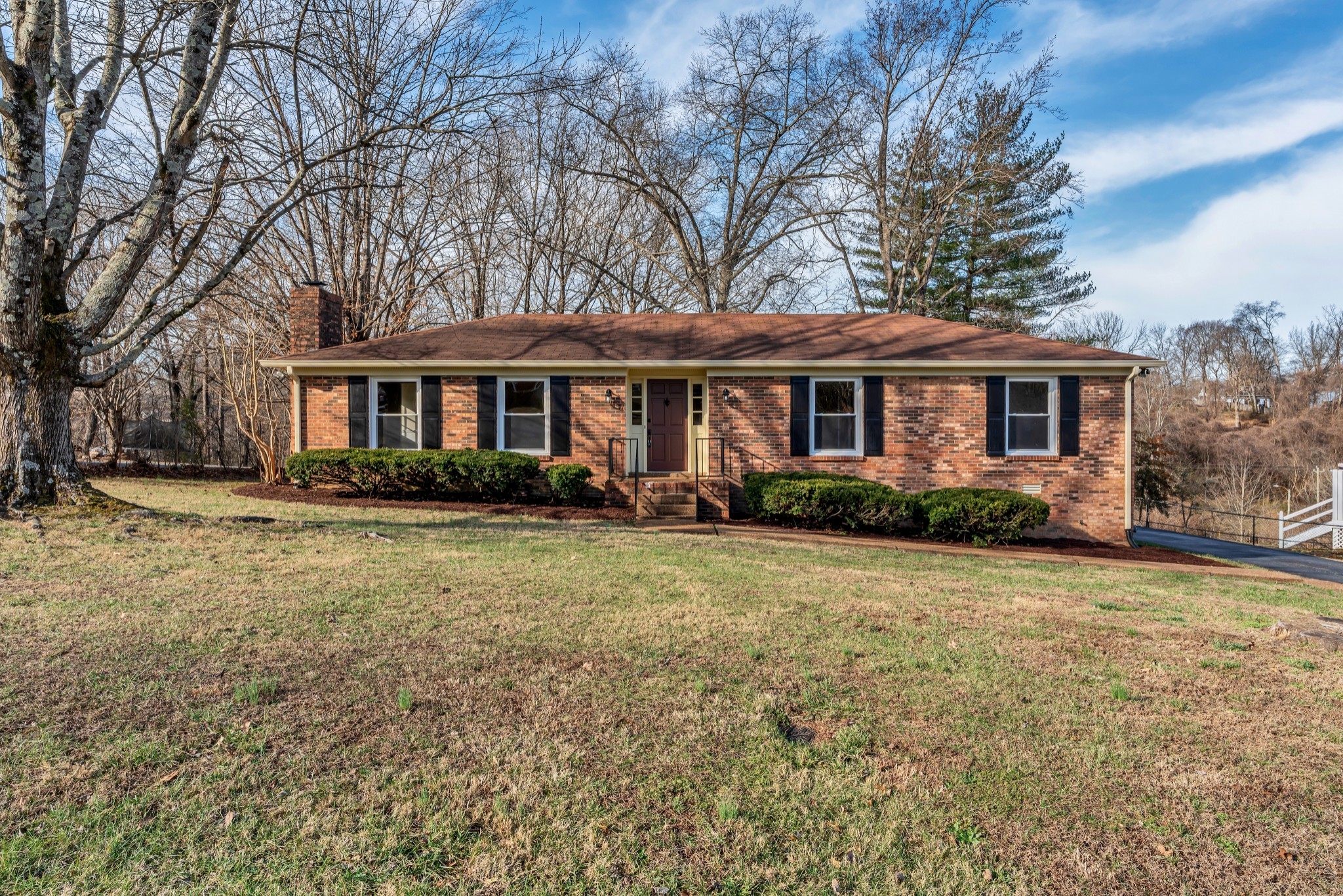 305 S Pawnee Dr, Springfield, TN 37172