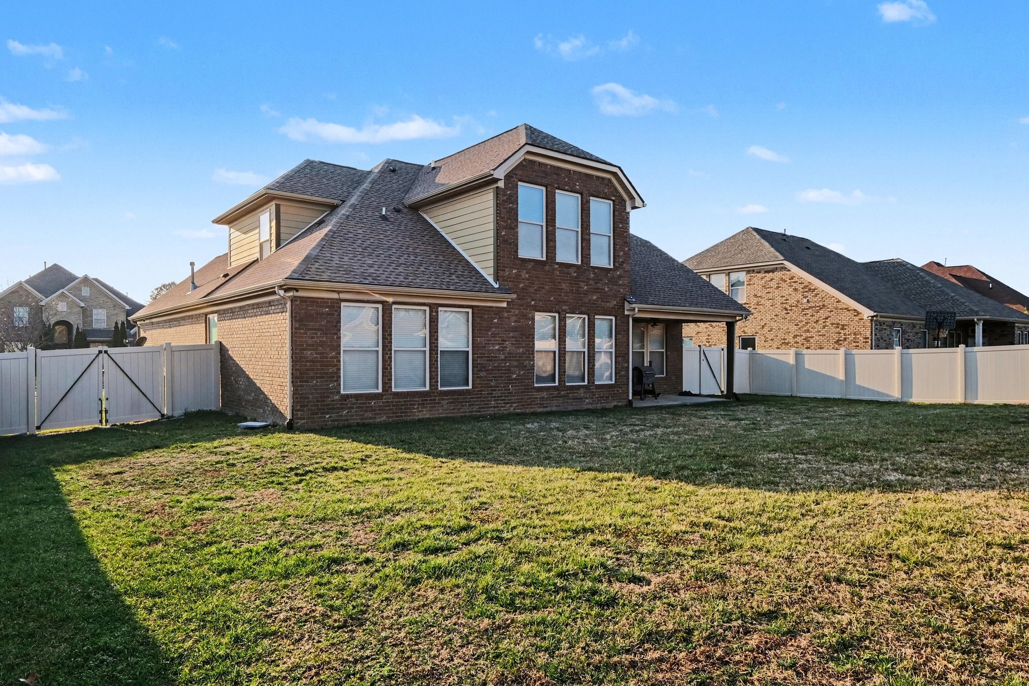 1043 Brixworth Dr, Thompsons Station, TN 37179