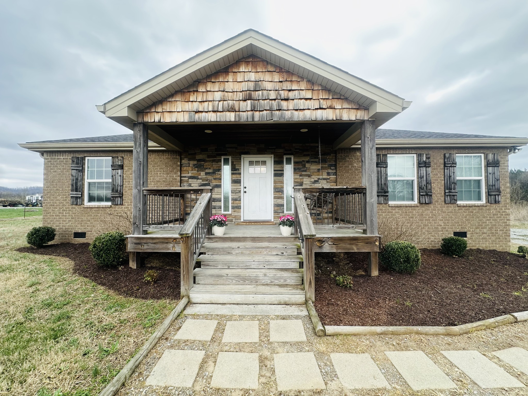 150 E Harris Rd, Bethpage, TN 37022