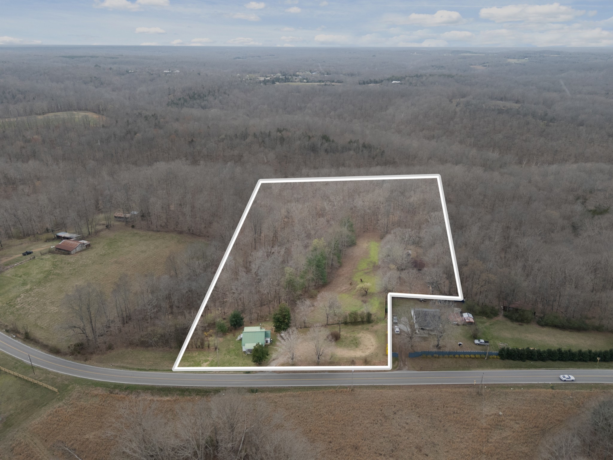 3367 Bowker Rd, Charlotte, TN 37036