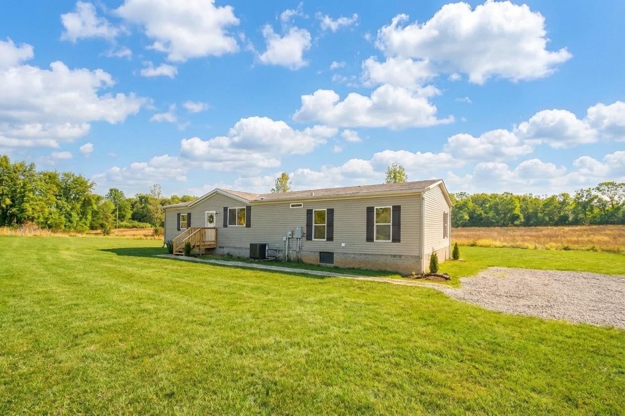 1890 Mosley Ferry Rd, Chapmansboro, TN 37035