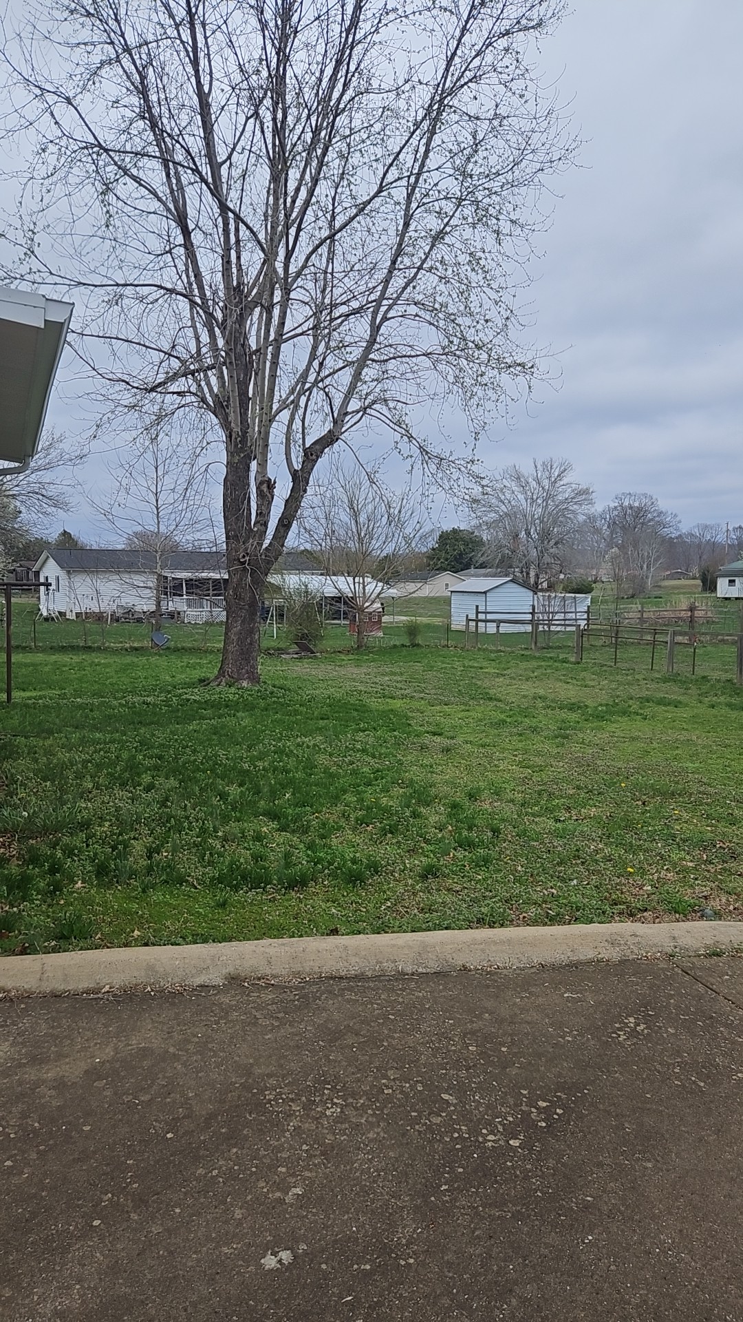 1011 Liberty Cir, White Bluff, TN 37187