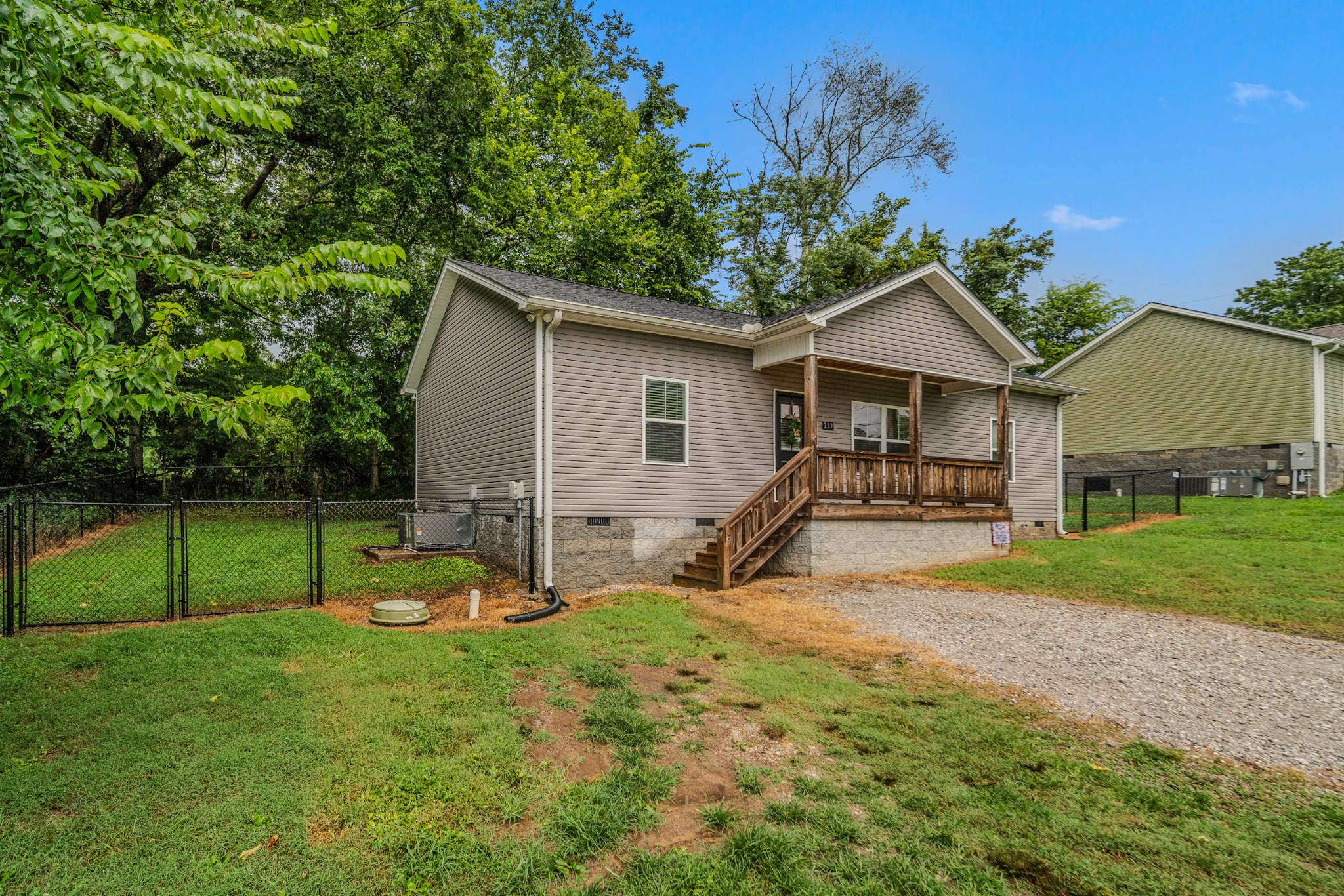 112 Holland Dr, Burns, TN 37029