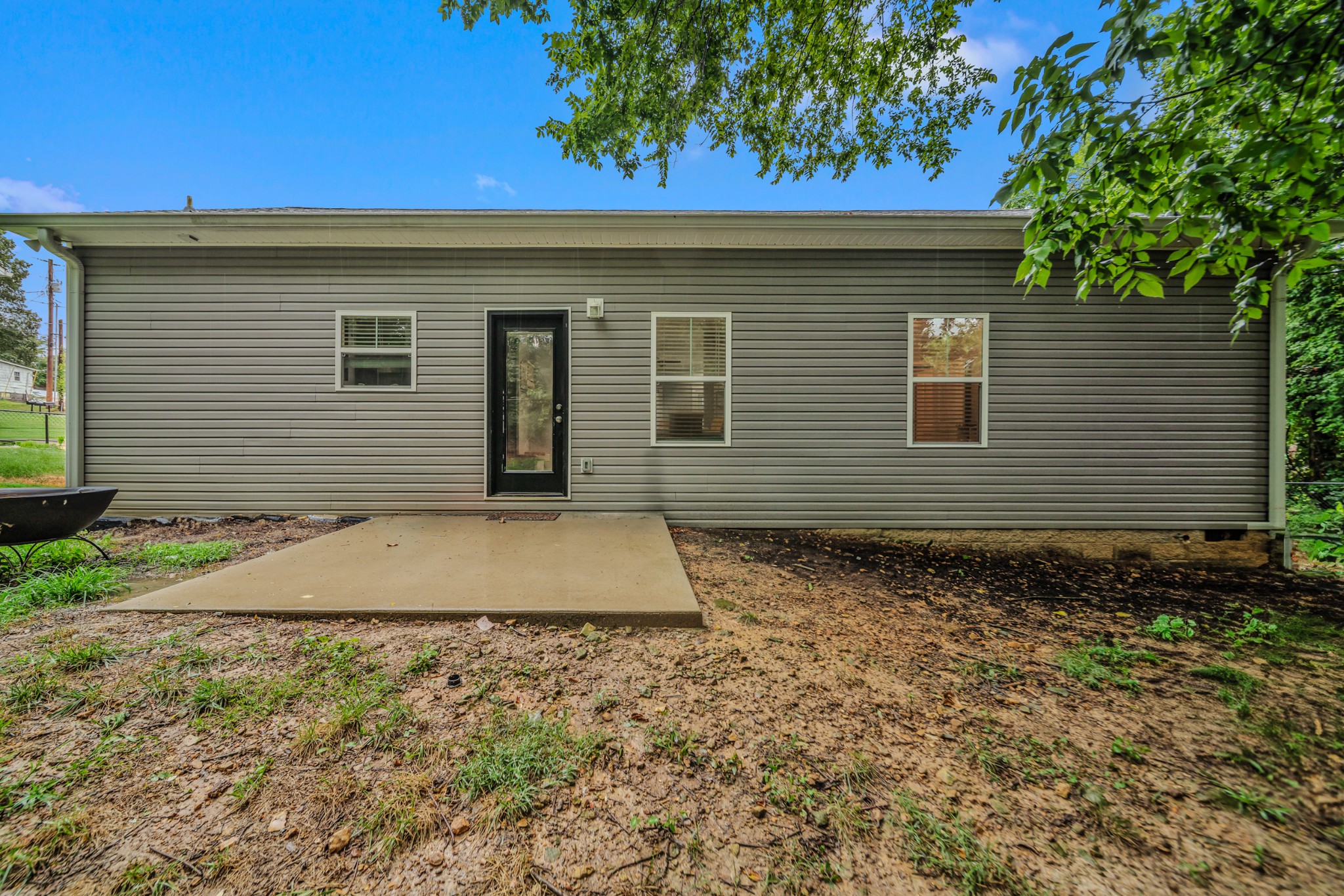 112 Holland Dr, Burns, TN 37029