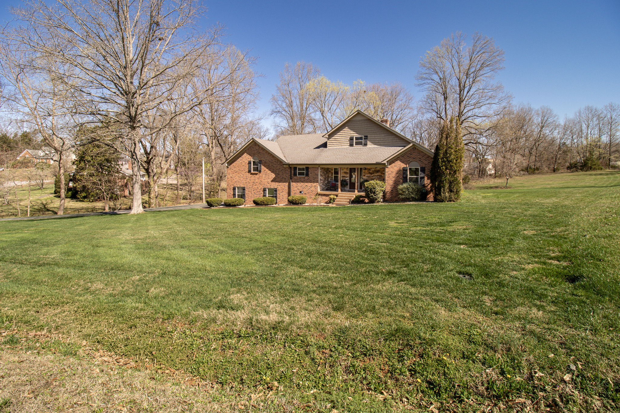 1420 Cantrell Dr, Cottontown, TN 37048