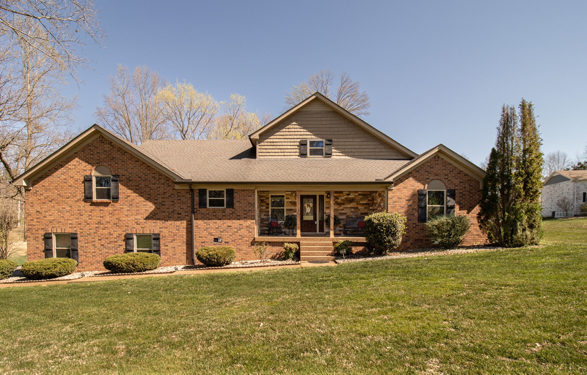 1420 Cantrell Dr, Cottontown, TN 37048