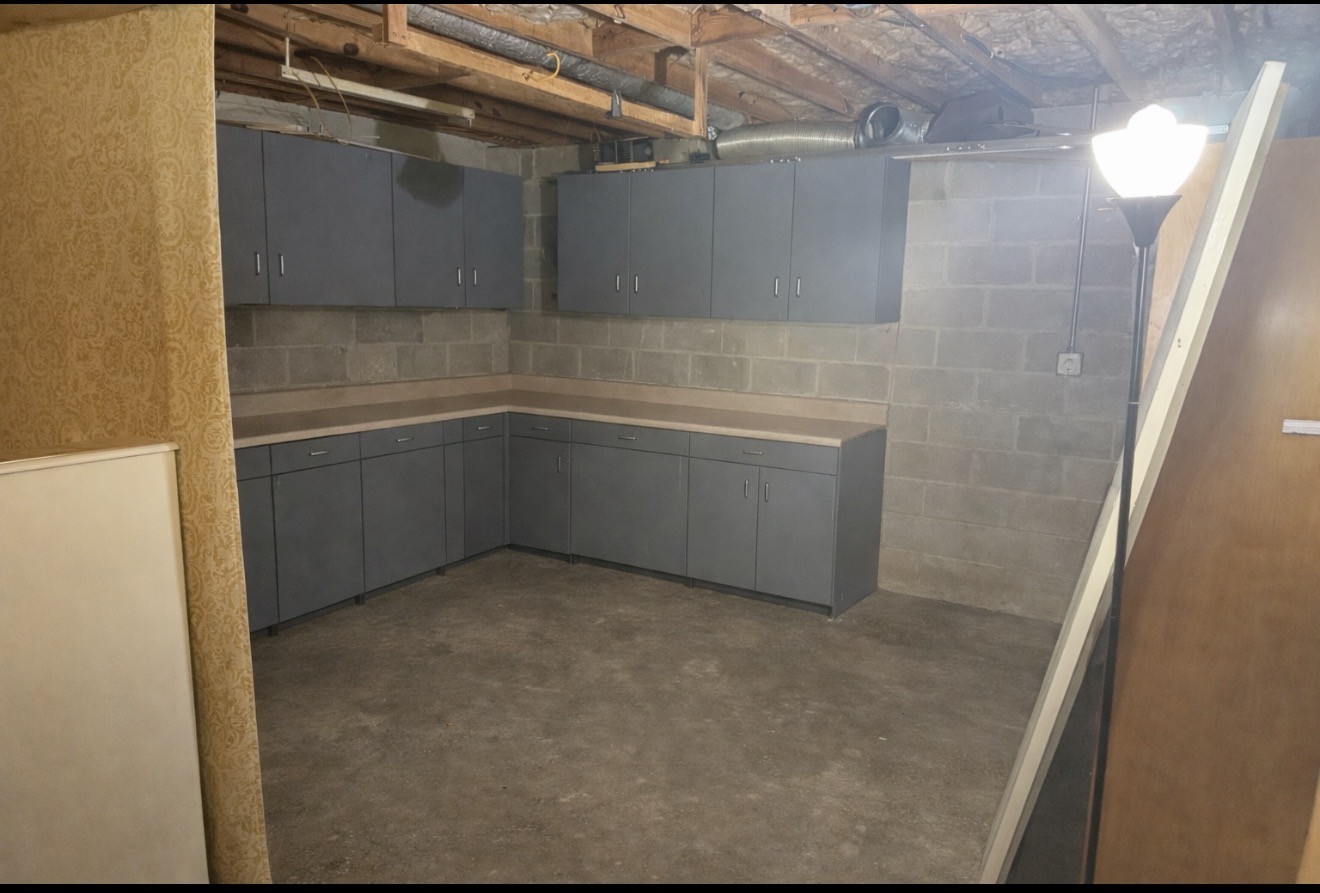 555 Eastside Dr, White Bluff, TN 37187