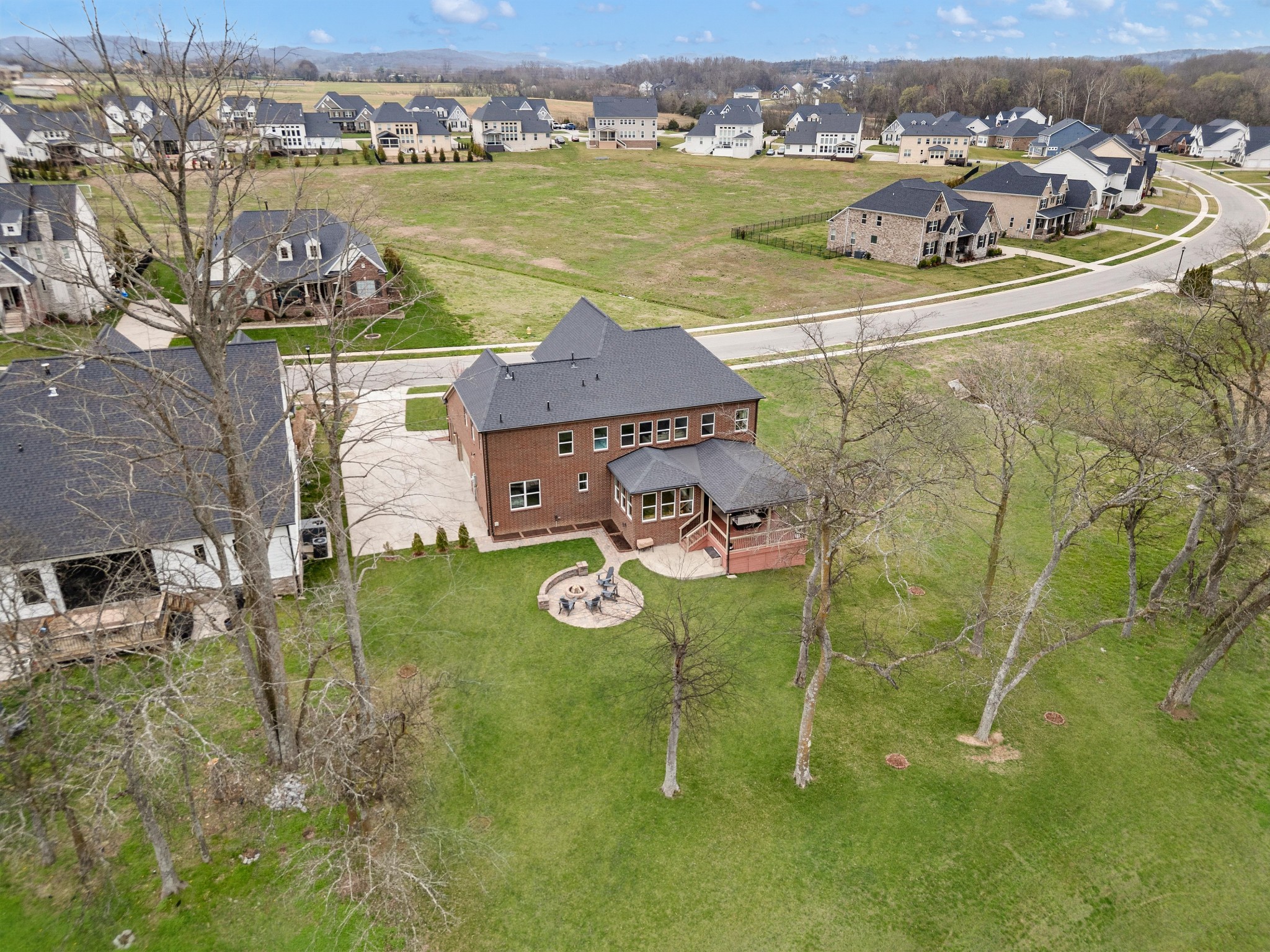 7065 Fiddlers Glen Dr, Arrington, TN 37014
