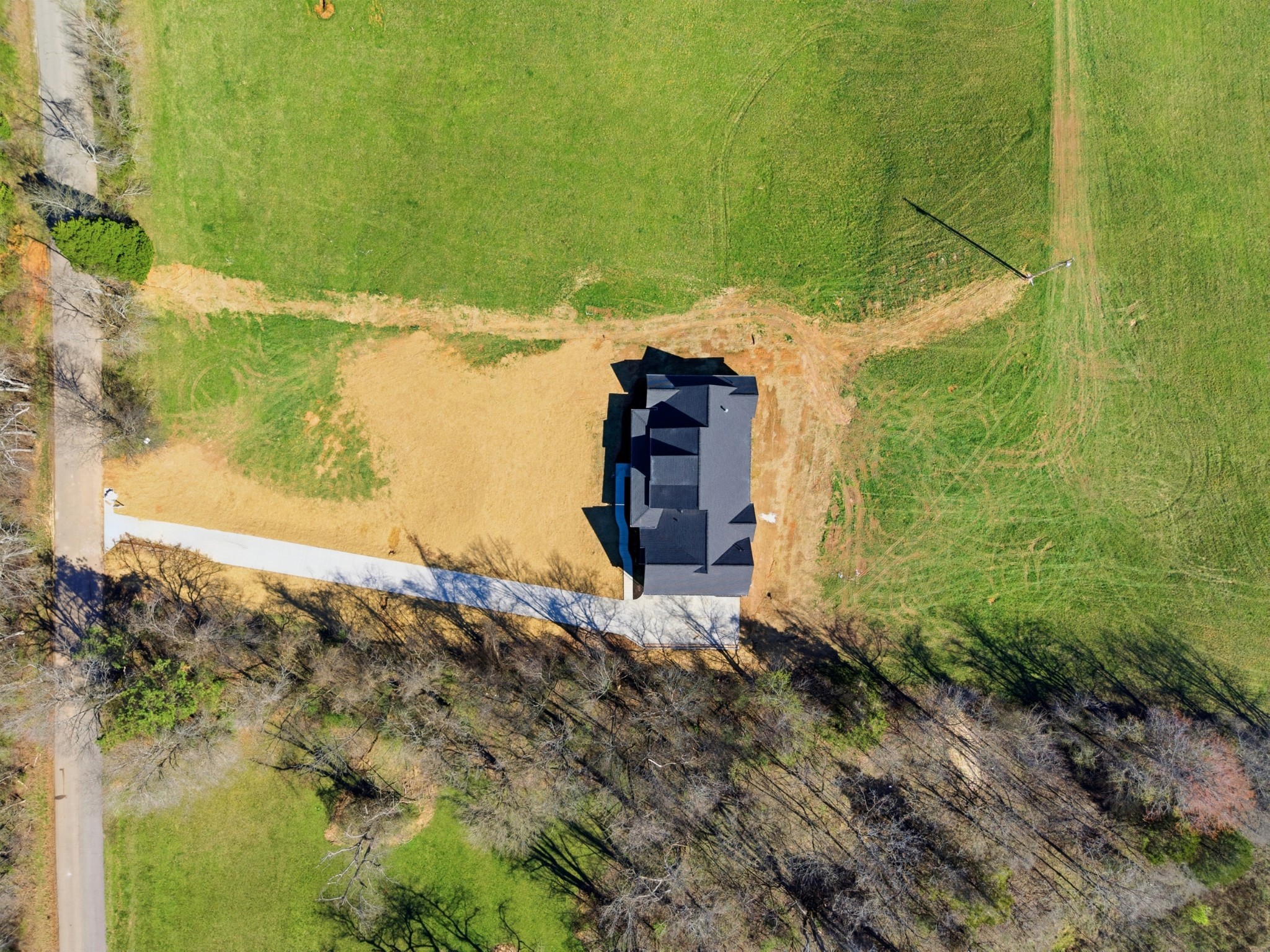 2176 Hogan Rd, Burns, TN 37029