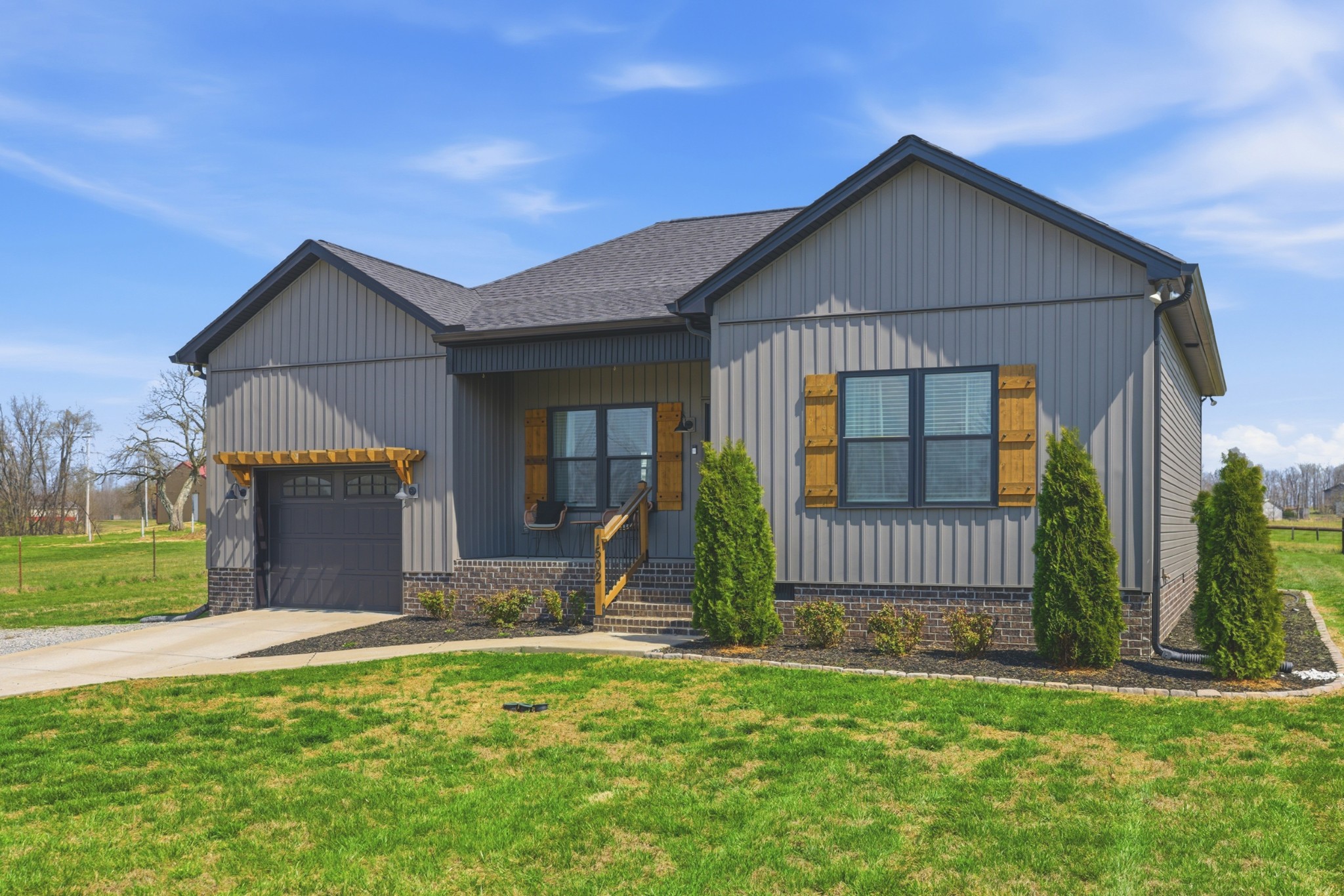 1502 Rock Bridge Rd, Bethpage, TN 37022