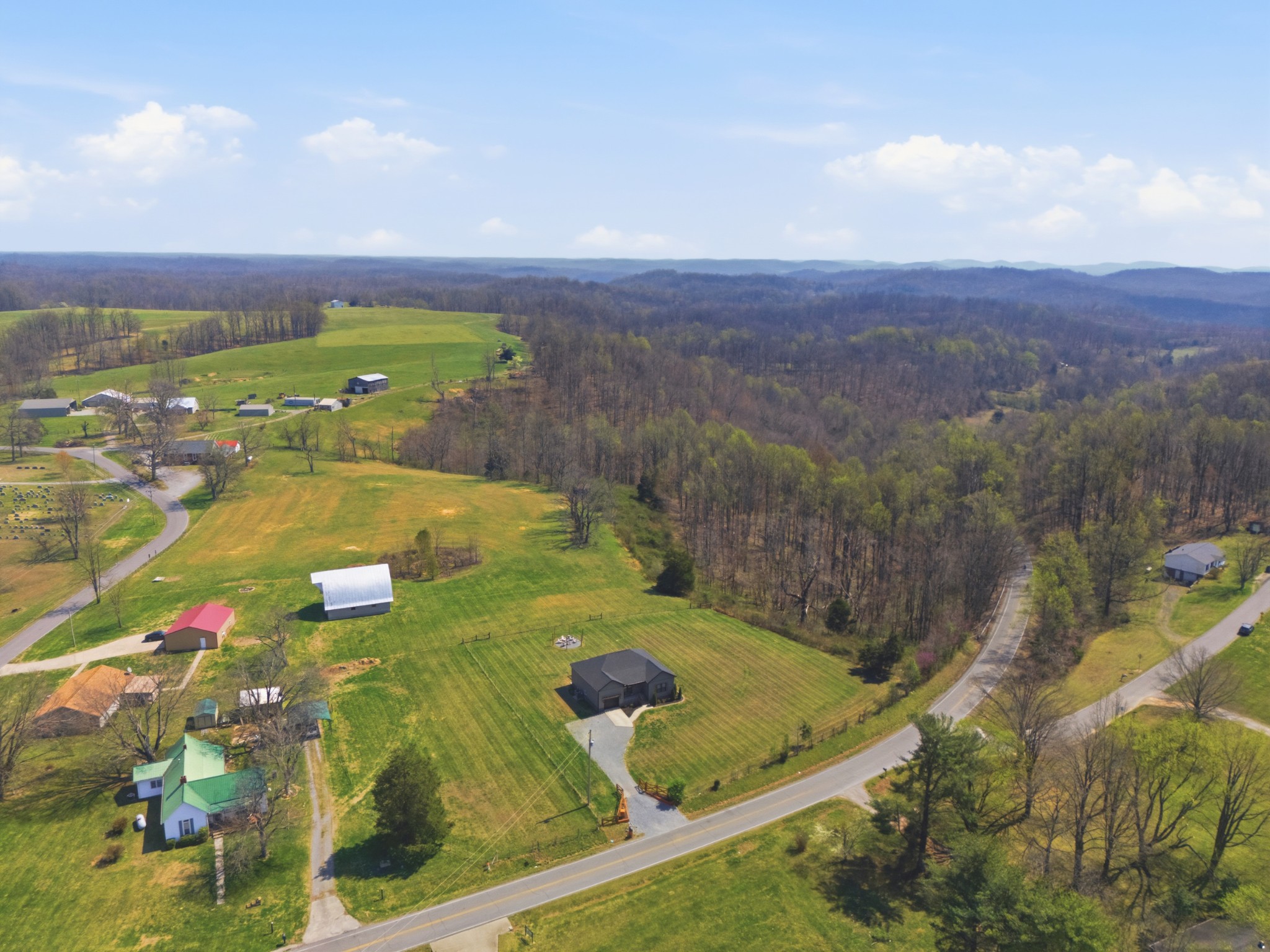 1502 Rock Bridge Rd, Bethpage, TN 37022