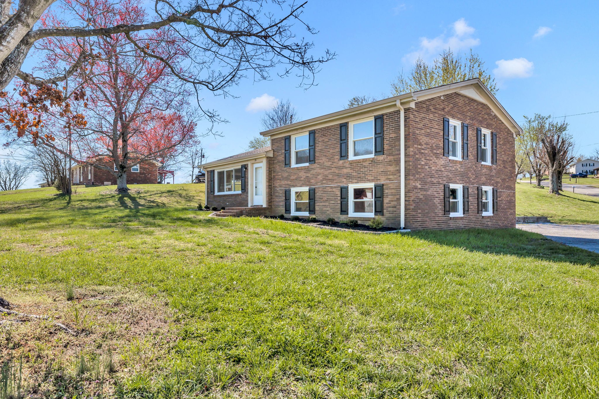 26 Main St, Gordonsville, TN 38563