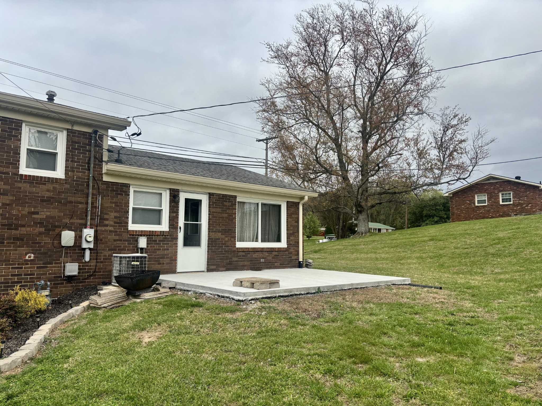 26 Main St, Gordonsville, TN 38563