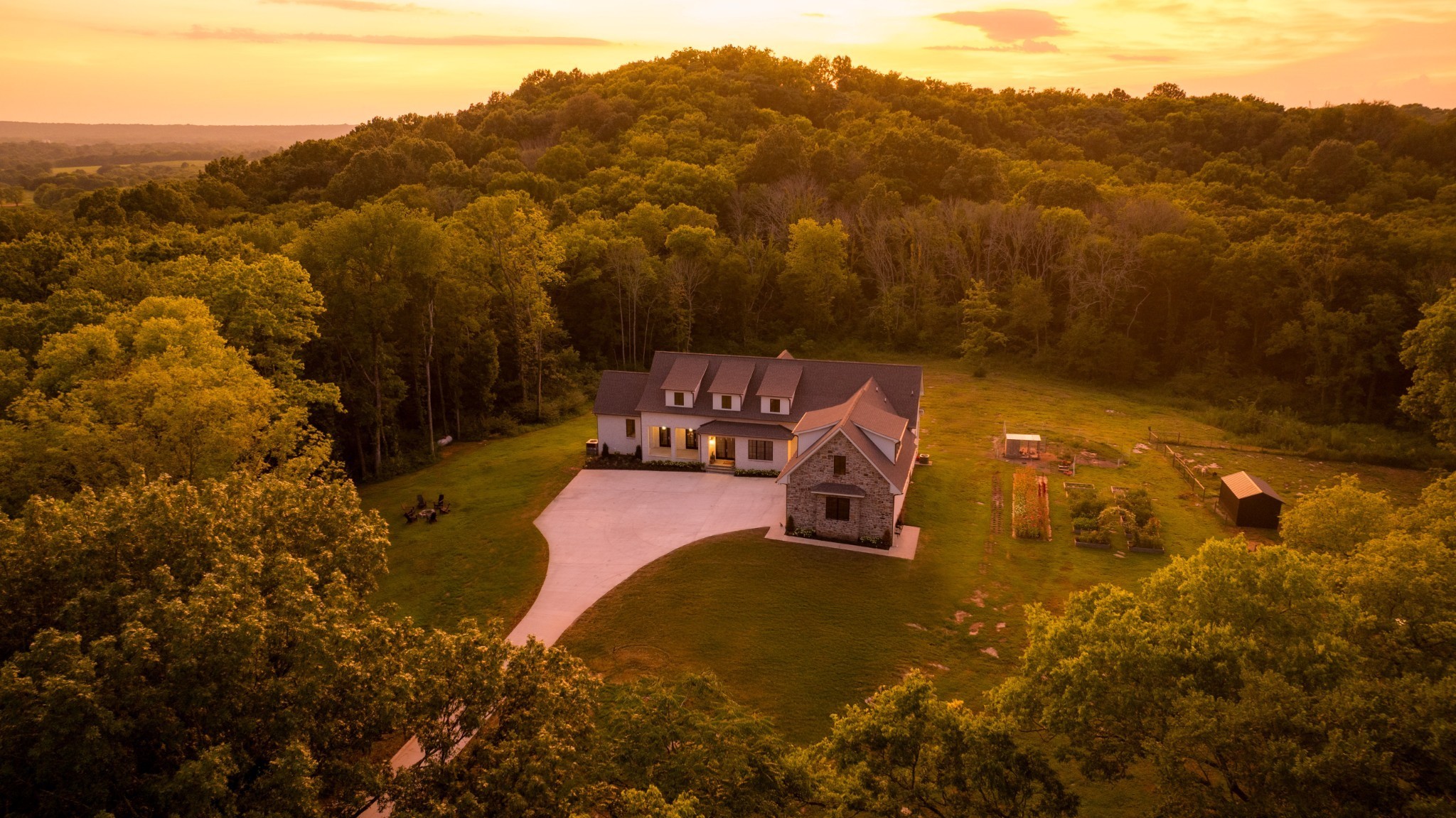 1489 Old Tva Rd, Columbia, TN 38401