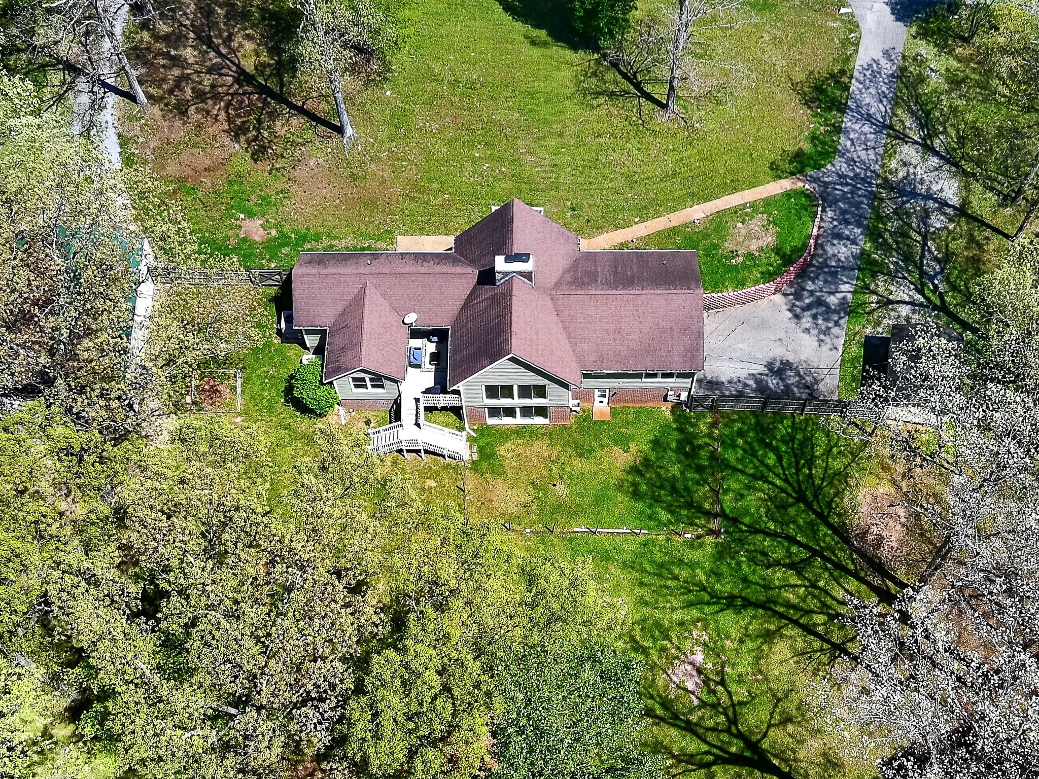 1040 Williams Dr, White Bluff, TN 37187