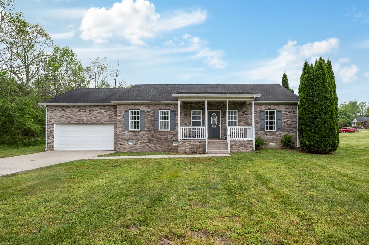 202 Parkside Ln, Burns, TN 37029