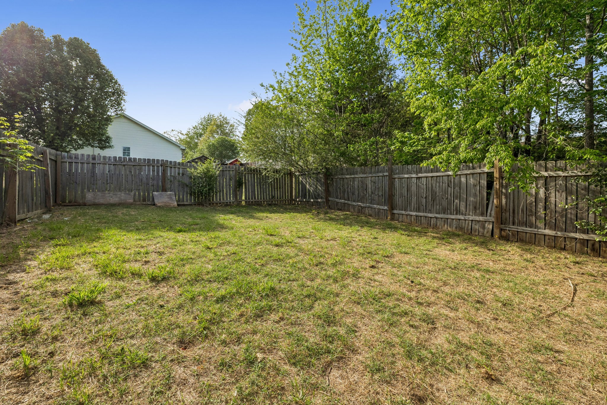 105 White Oak Dr, Dickson, TN 37055