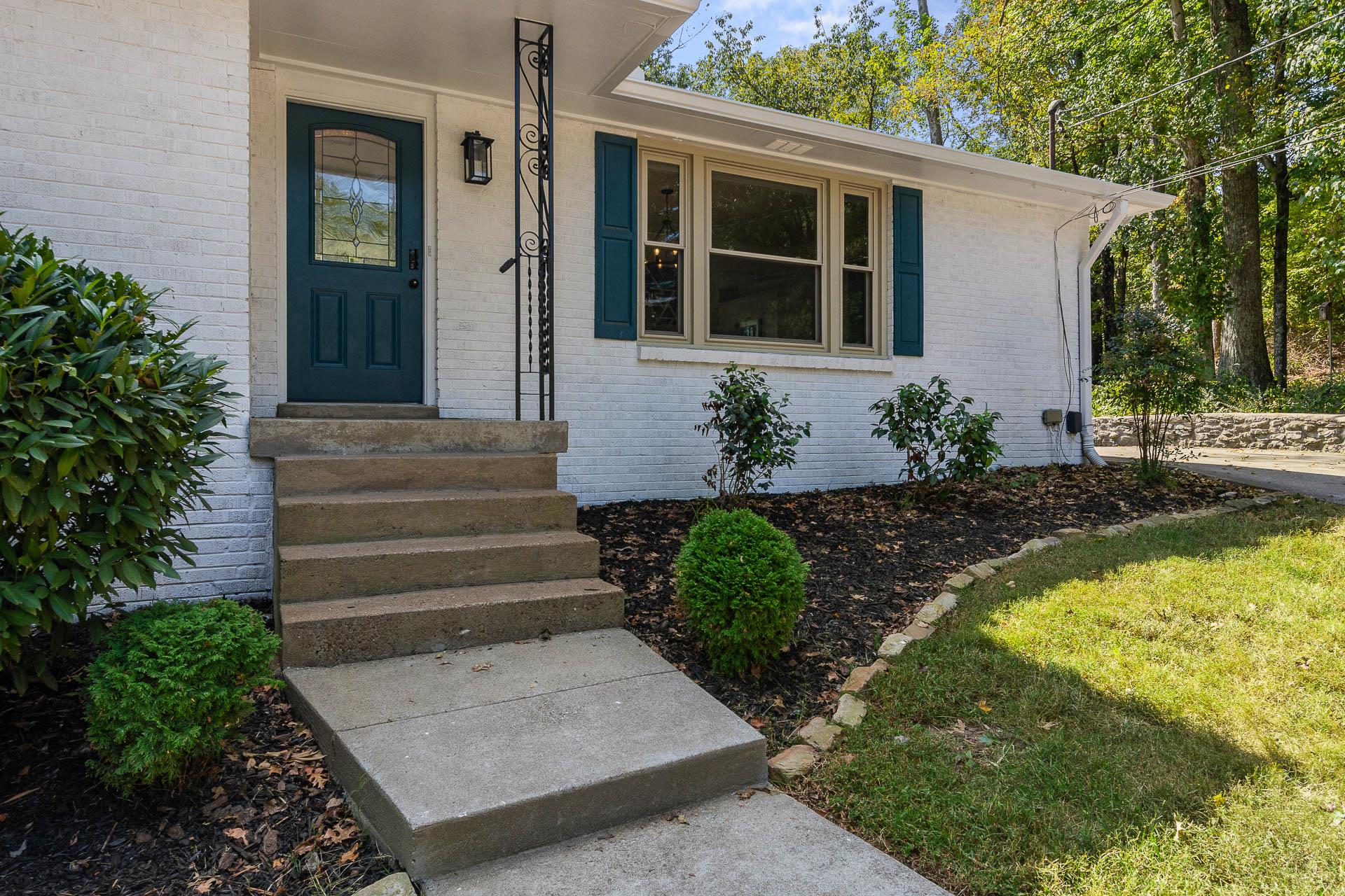914 Downey Dr