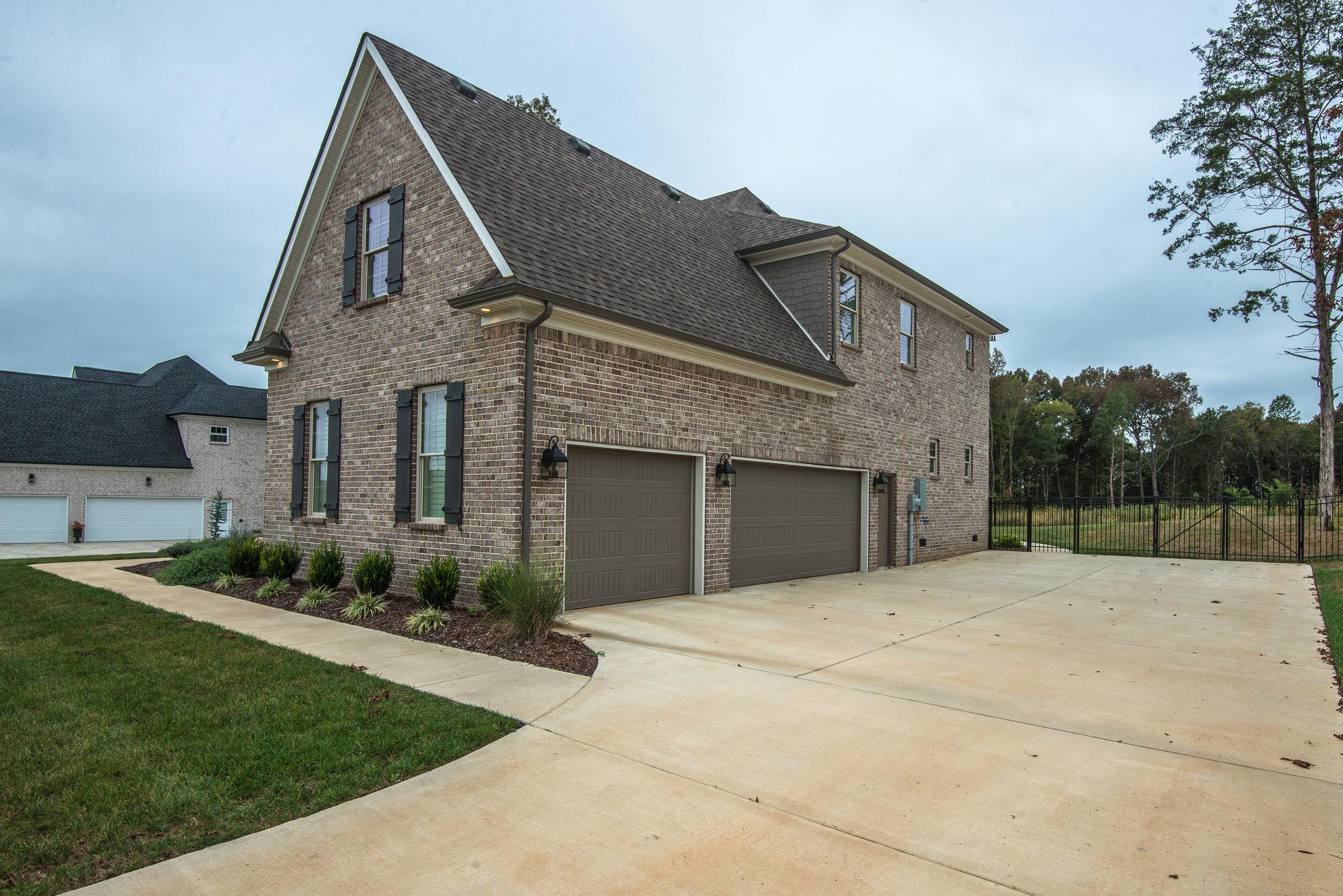1605 Blueridge Dr