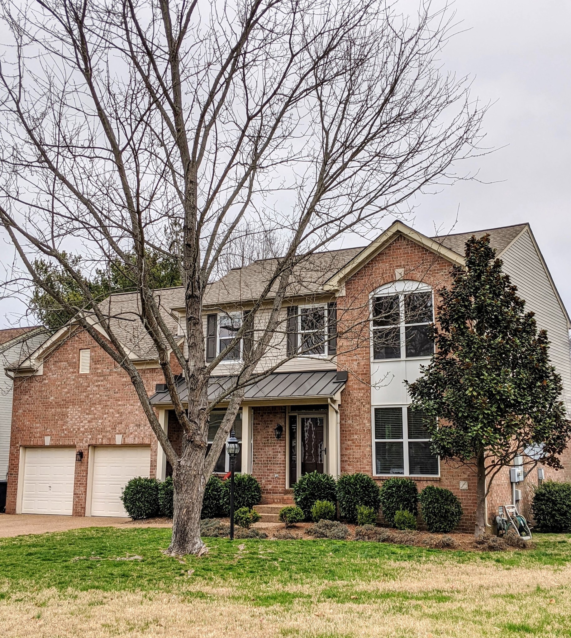 204 Founders Pointe Blvd Franklin, Tennessee Professional Photos coming end of week. Wonderful Family home, Walnut Grove school district. Master & Bonus room has vaulted ceiling. Ice Maker in the garage. Roof 10 Yrs. old. HVAC 1 unit 10 yrs 2nd unit 8 yrs. old. Custom F/P w/granite surround, Stainless appliances. Custom Baseboards & Crown molding. Some Granite in Kitchen. New Front door w/side lights & Back Door. Hardwood Floor in most main living areas. Great neighborhood w/community pool House shows very well.