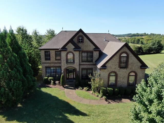 1788 Penicuik Lane Brentwood, Tennessee New Carpet & Immaculately Refinished Hardwood Flooring throughout - Open Floorplan - Master Suite on Main Level - Large Bonus/Rec Room w/Additional space for Game Room/Office over 3 Car Garage - Wonderful Back Yard w/Great view overlooking Undeveloped Open Space