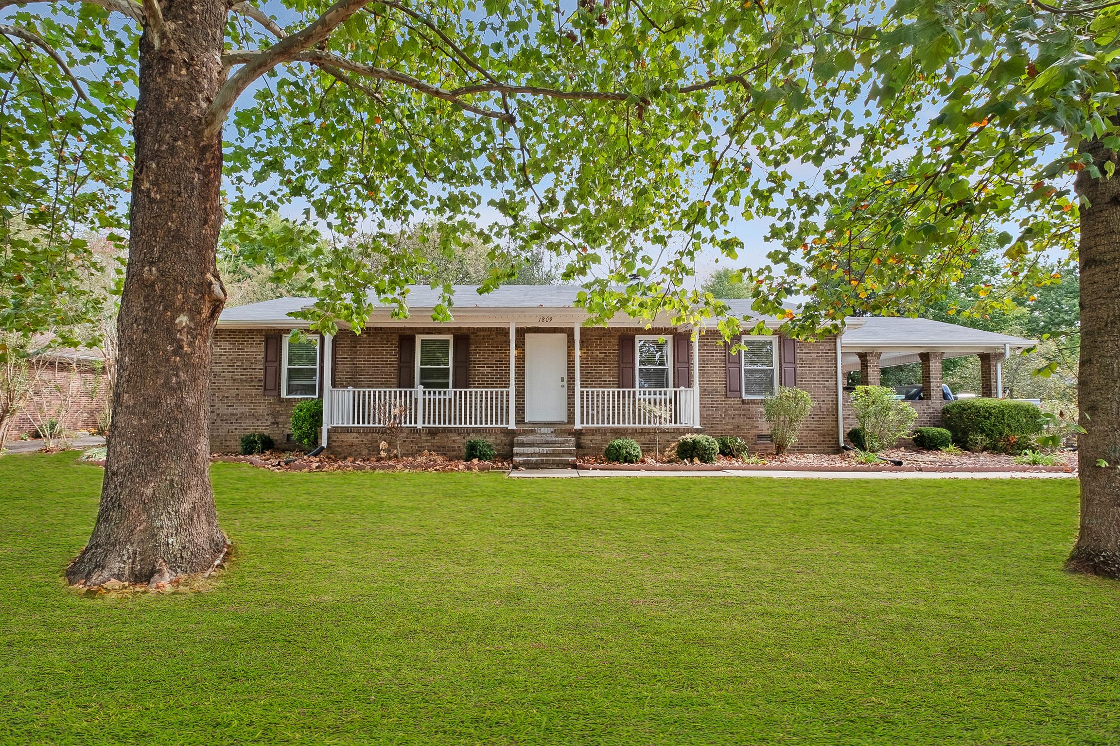 1809 Redbud Dr