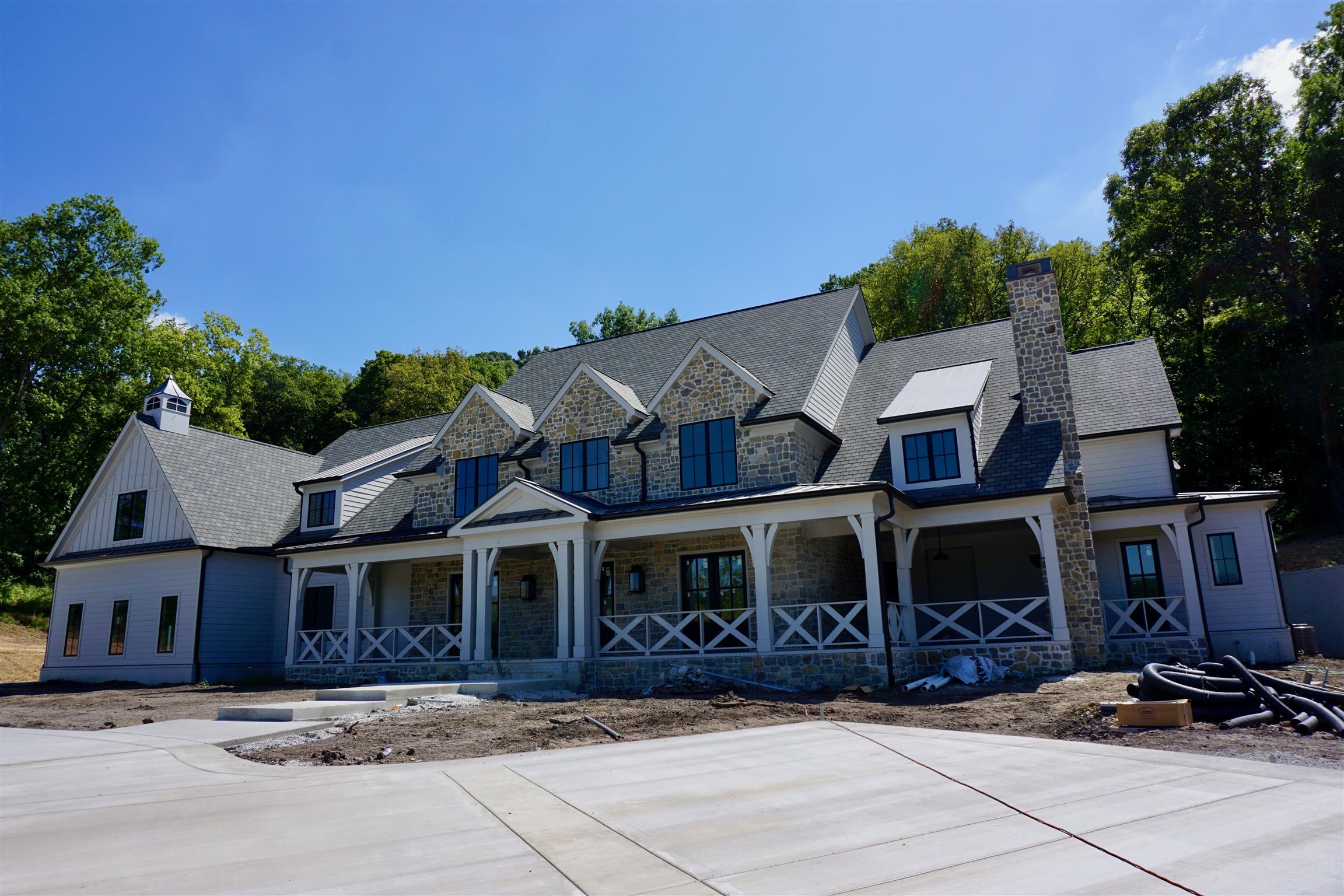 1401 Montmorenci Pass