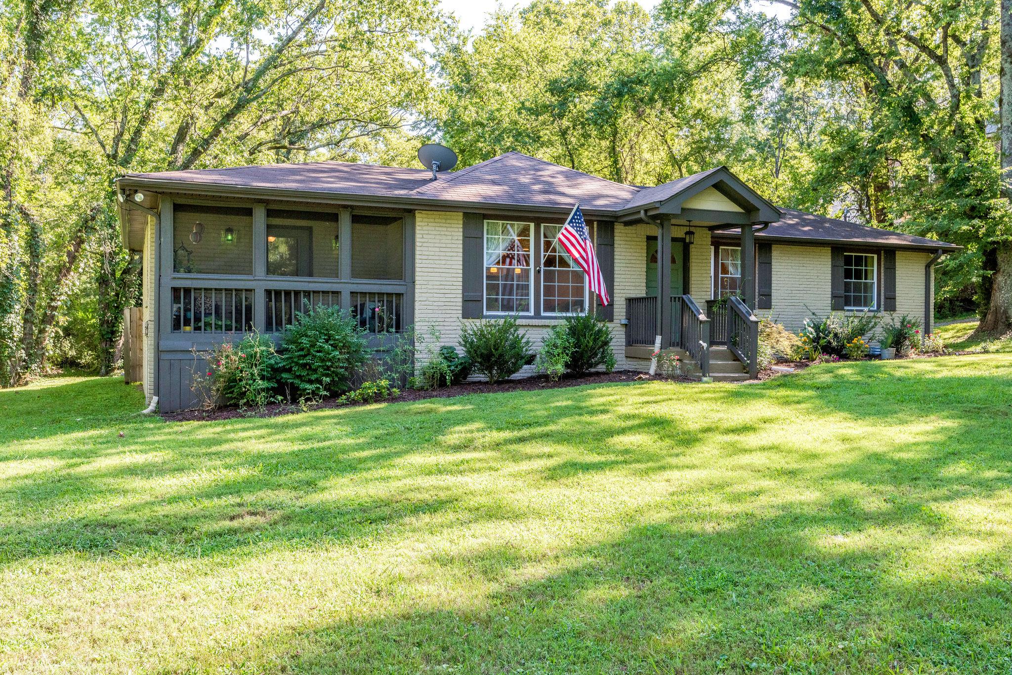 1020 Downey Dr