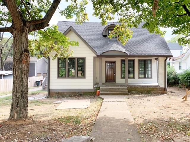 1011a S Douglas Ave