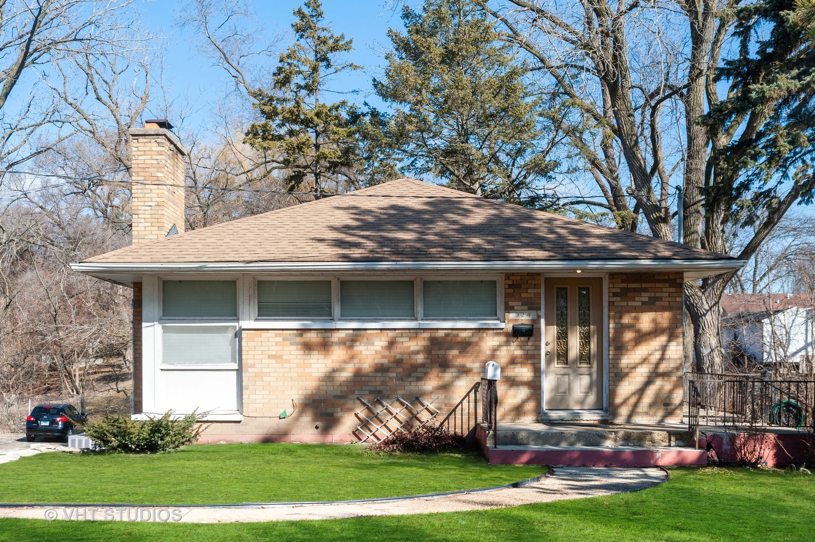 924 Glen Court Waukegan Il 60085 Crowne Realty Llc