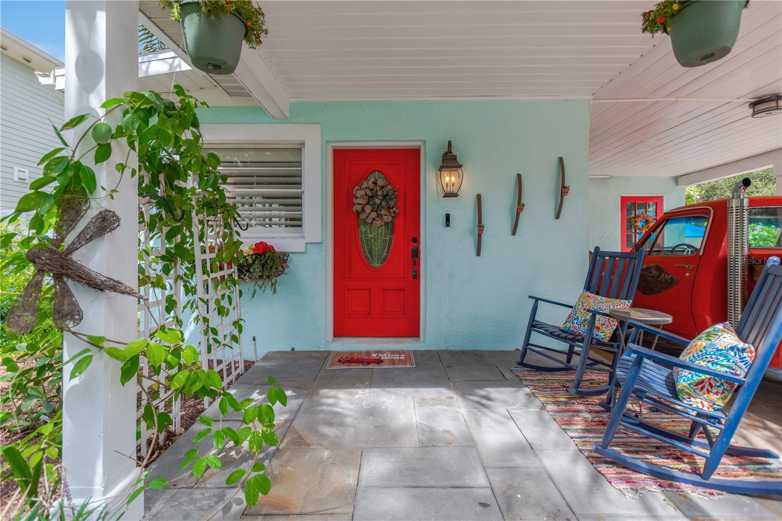 1042 S Sterling Avenue