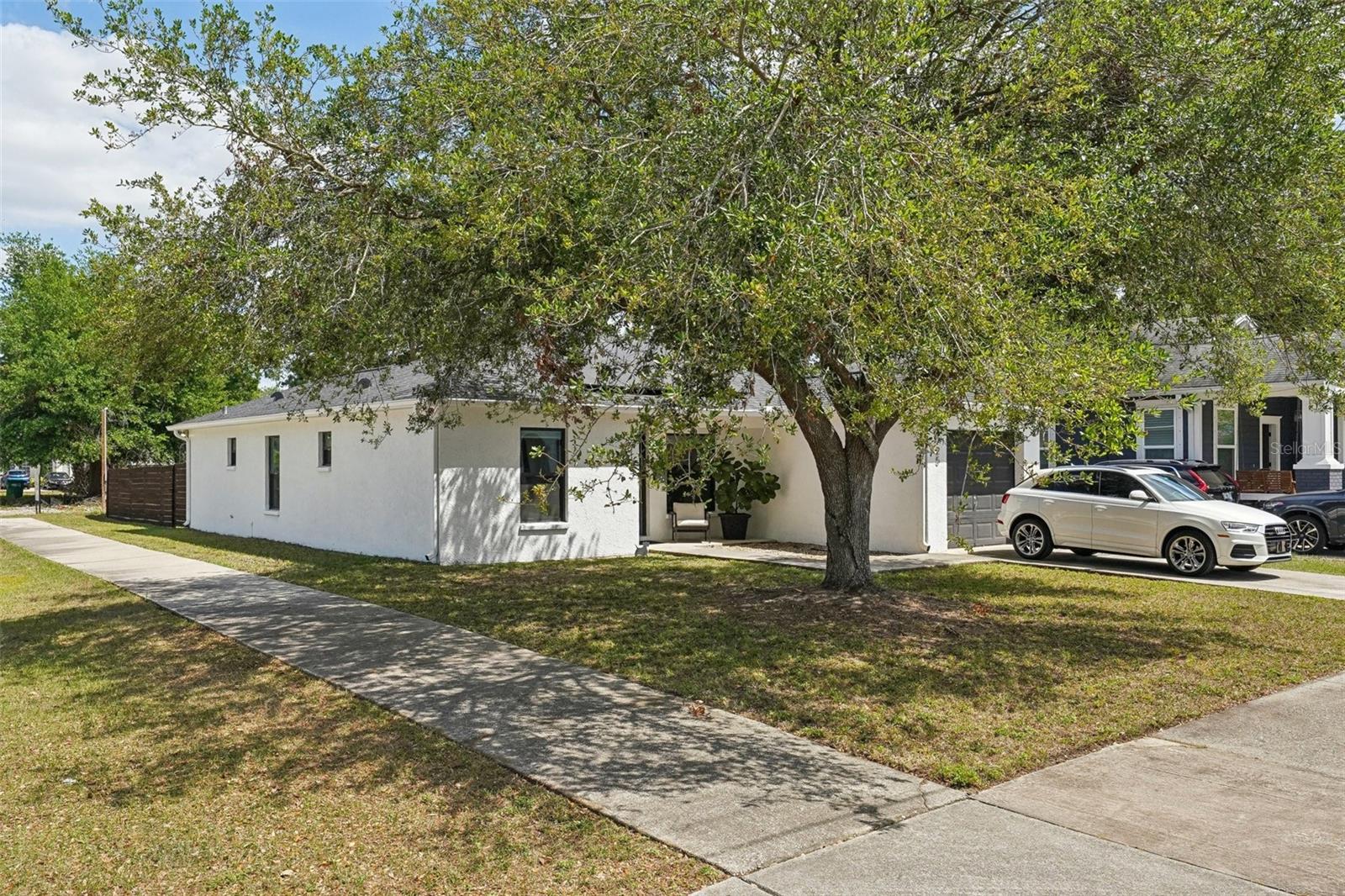 2725 N Poplar Ave
