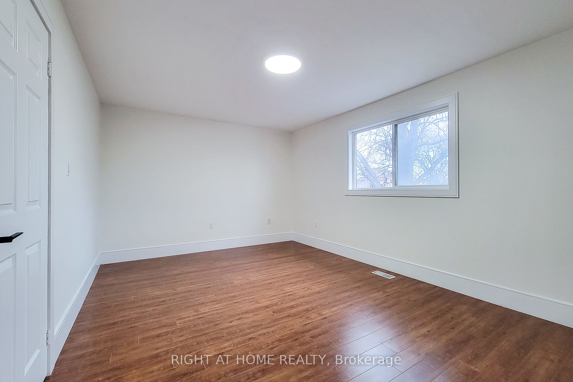 98 Glennie Ave