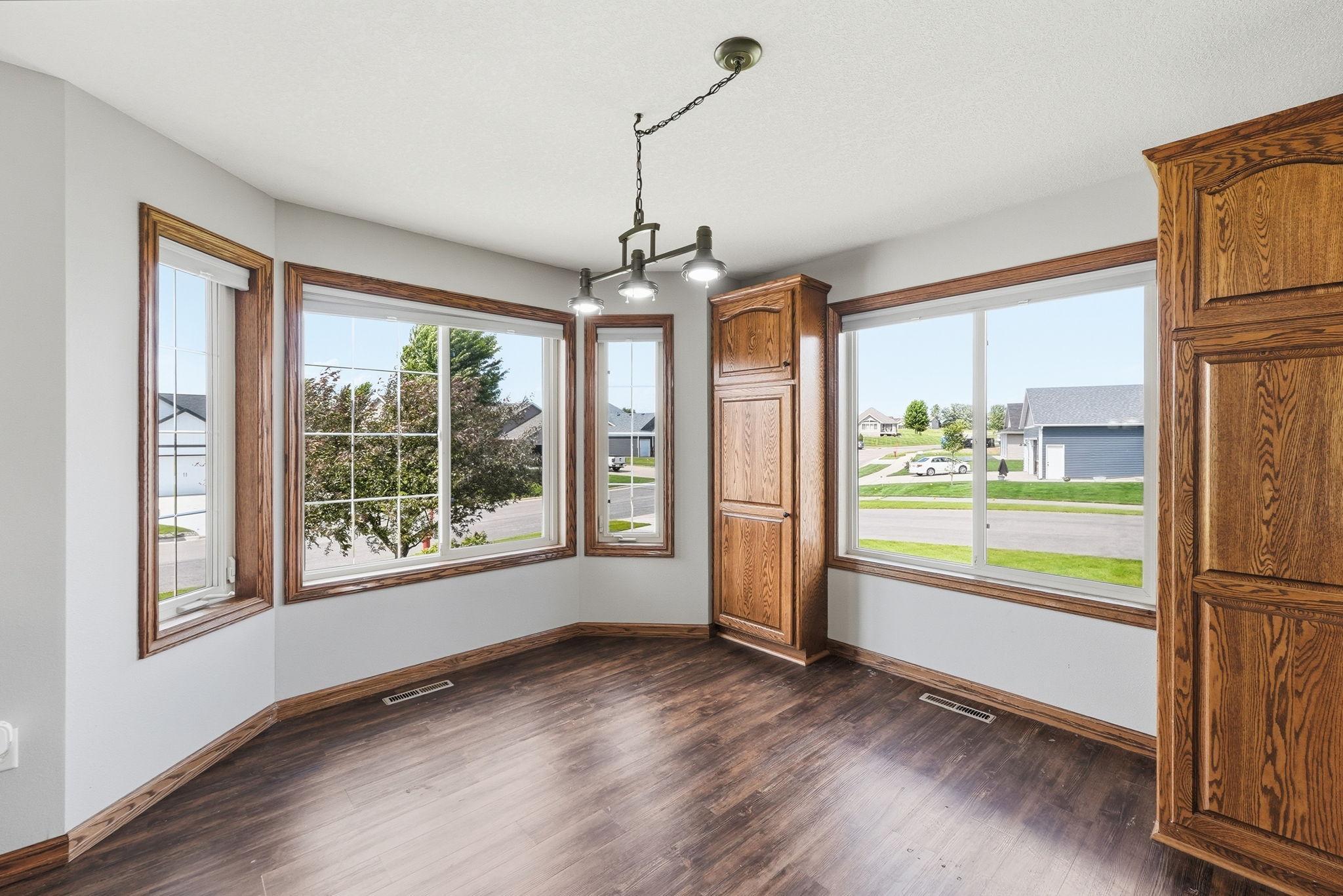 1306 Iris Lane NE