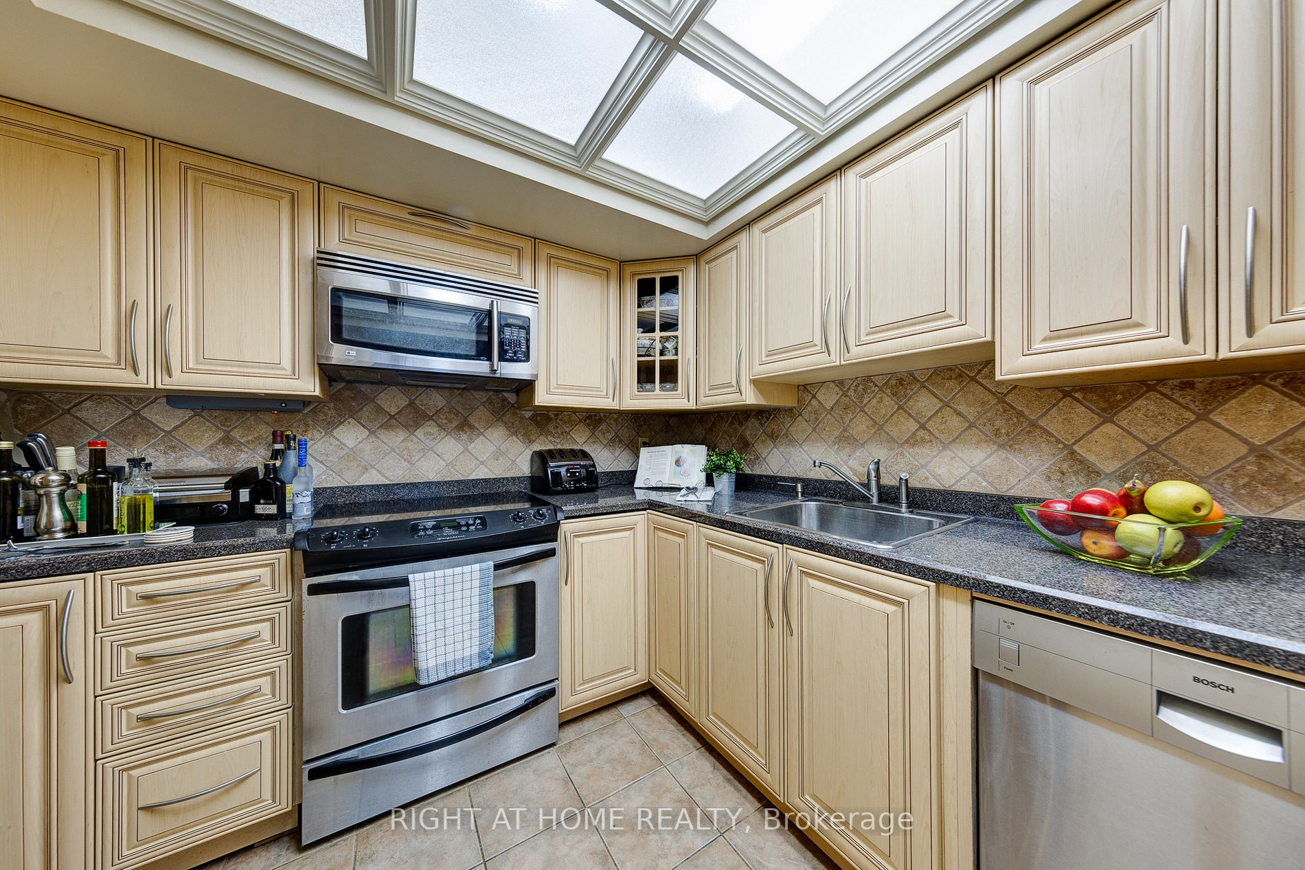 20 W Harding Blvd 216