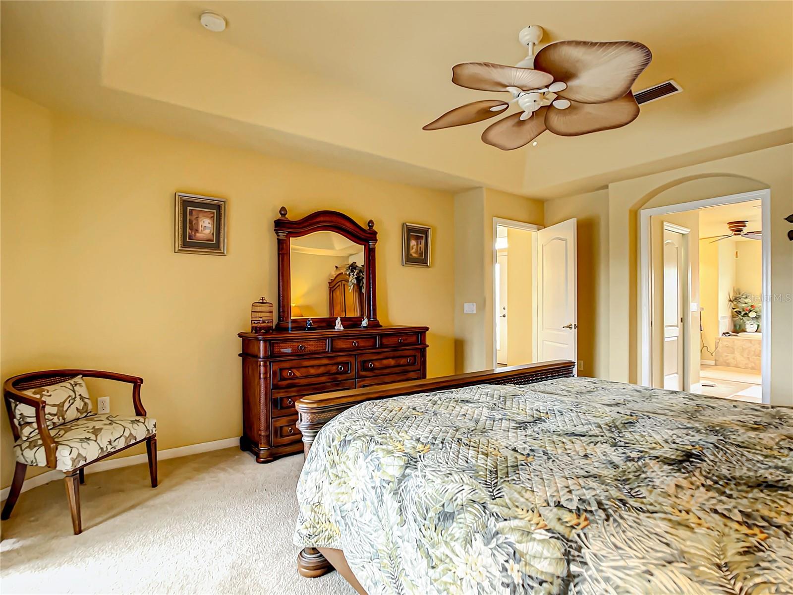 938 Boundary Boulevard