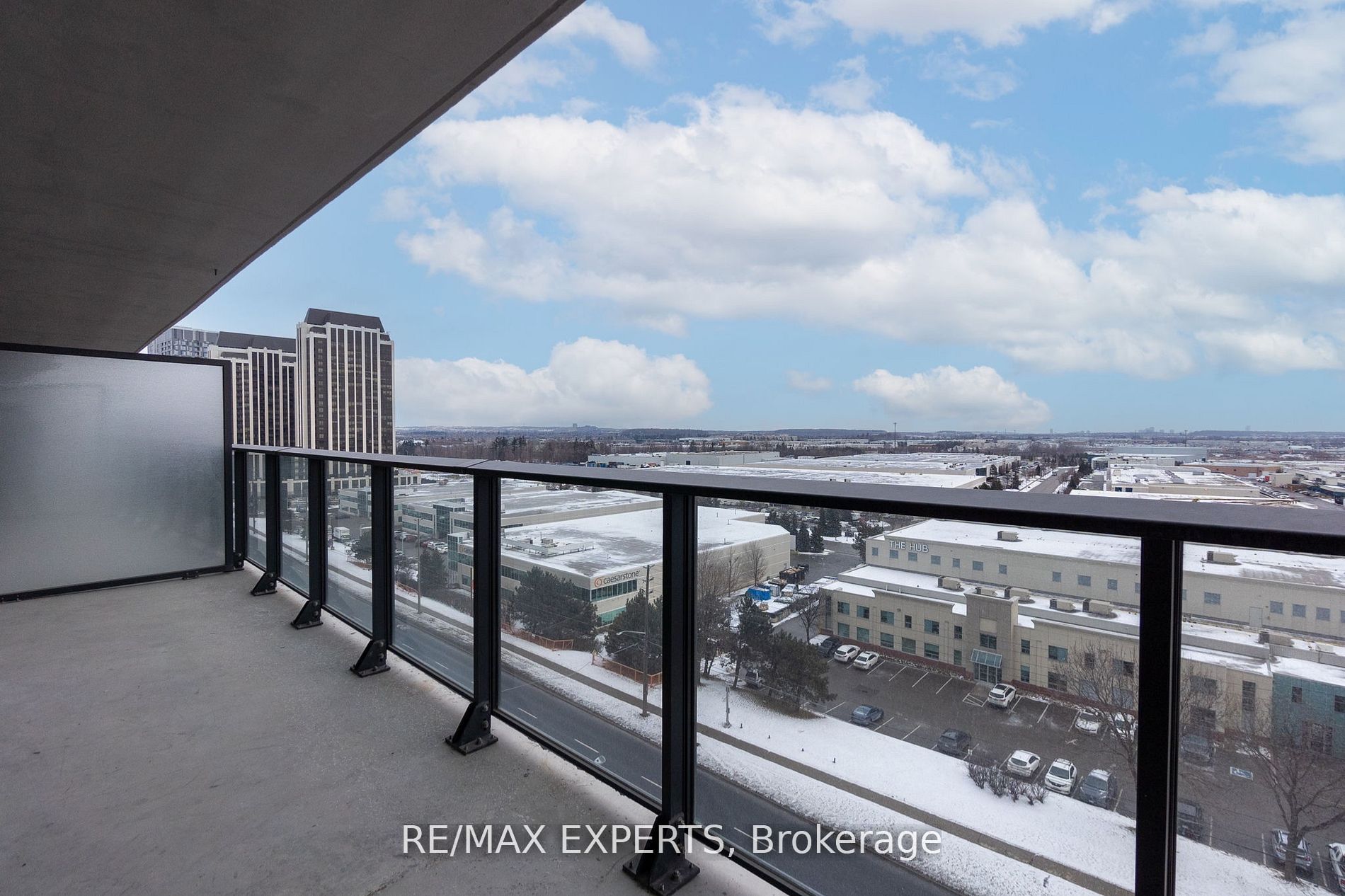 8960 Jane St 806