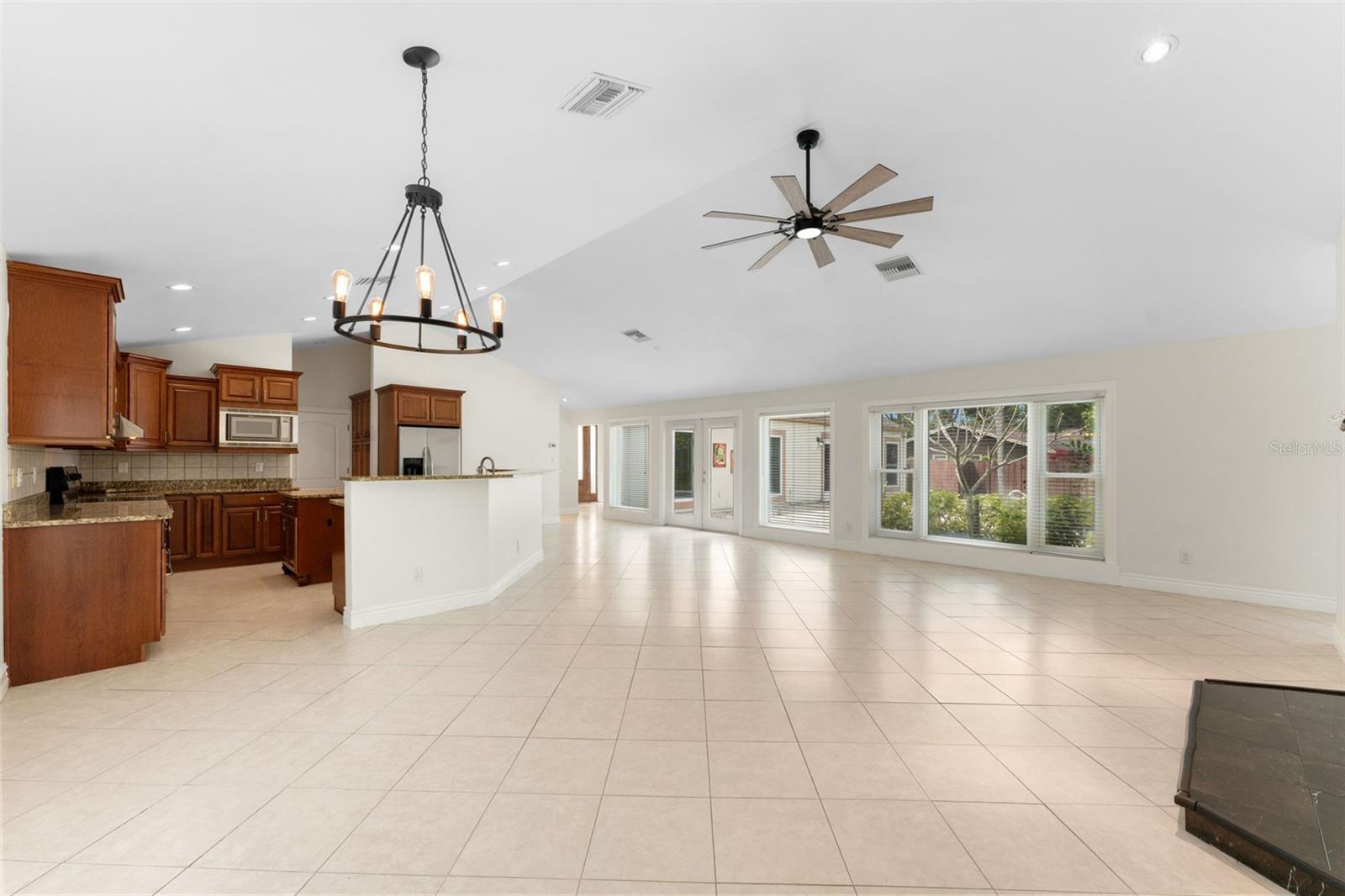 1591 Chestnut Court W