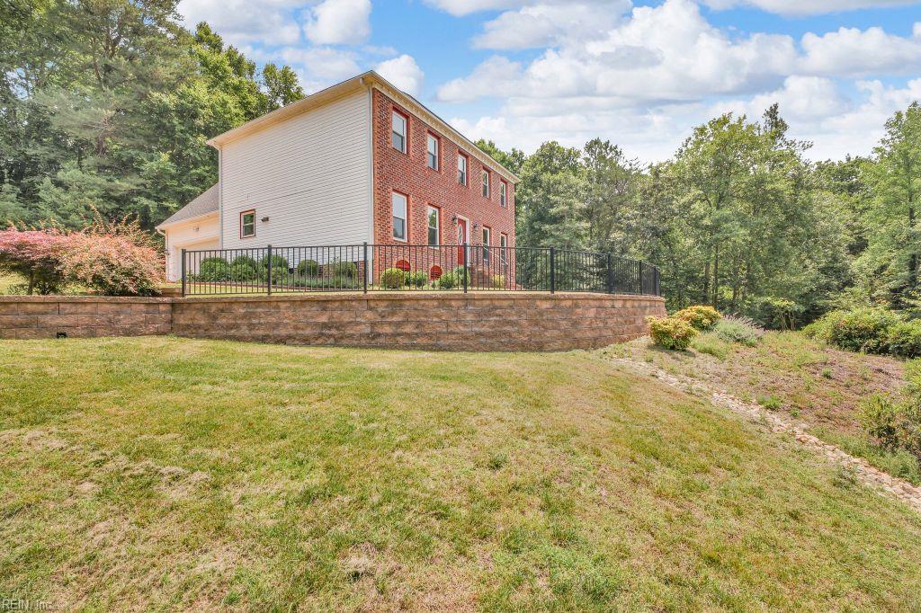 105 Londonderry Lane