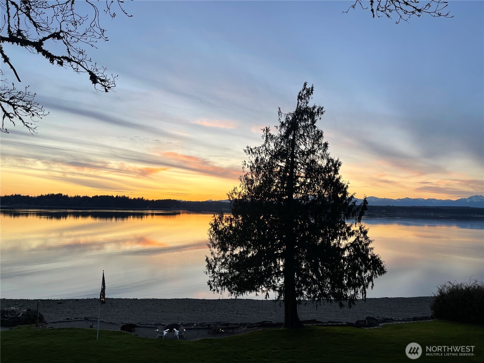 7504 Crescent Beach Road NW
